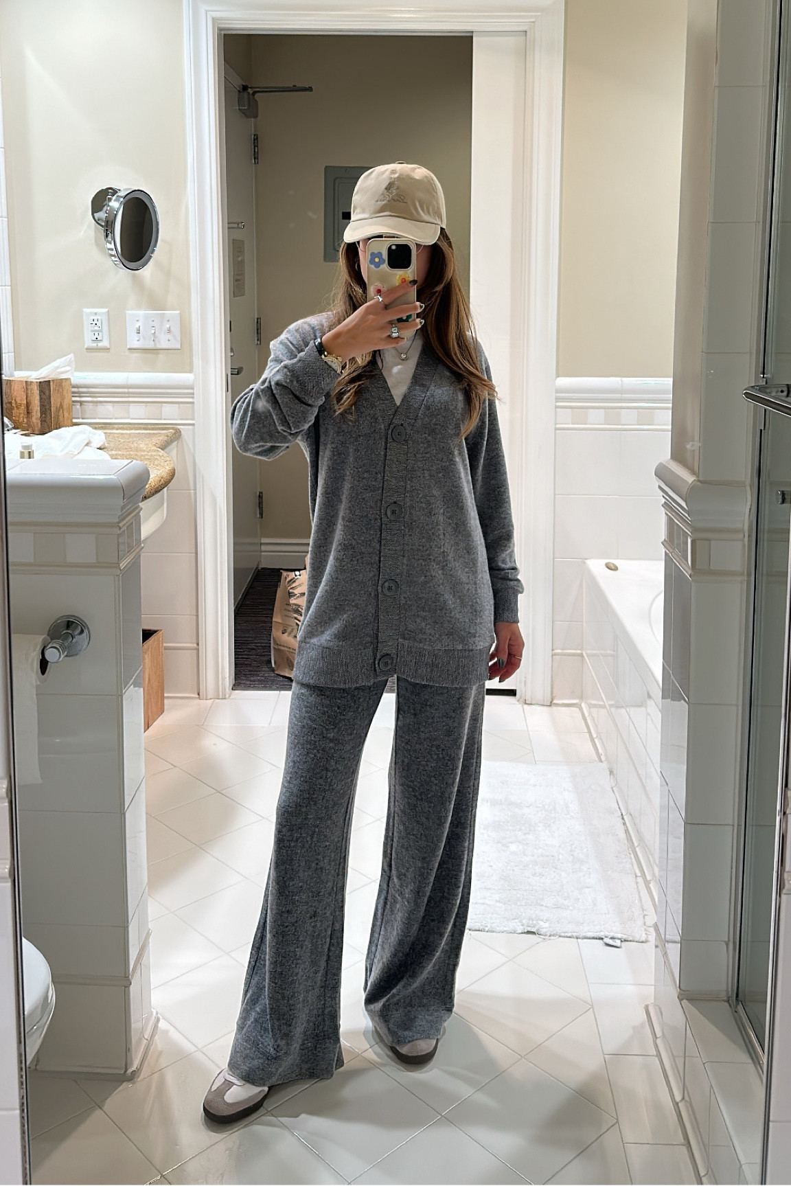 Just got in this sweat set from z supply via Shopbop! Wearing size xs in the cardigan and pants! SO comfy. Perfect travel fit 

#LTKtravel #LTKfindsunder100 #LTKstyletip