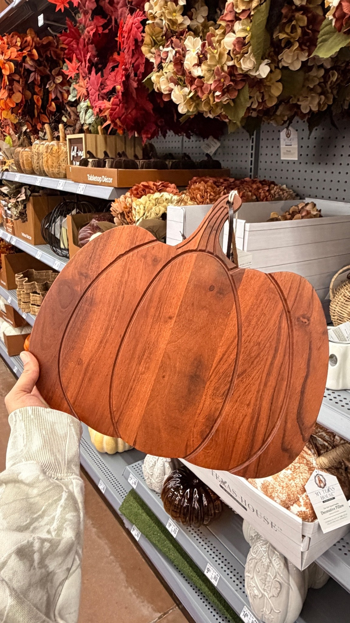 I grabbed this cute little pumpkin cutting board so fast!! Is such good quality and perfect for subtle decorating for fall!!

#LTKHome