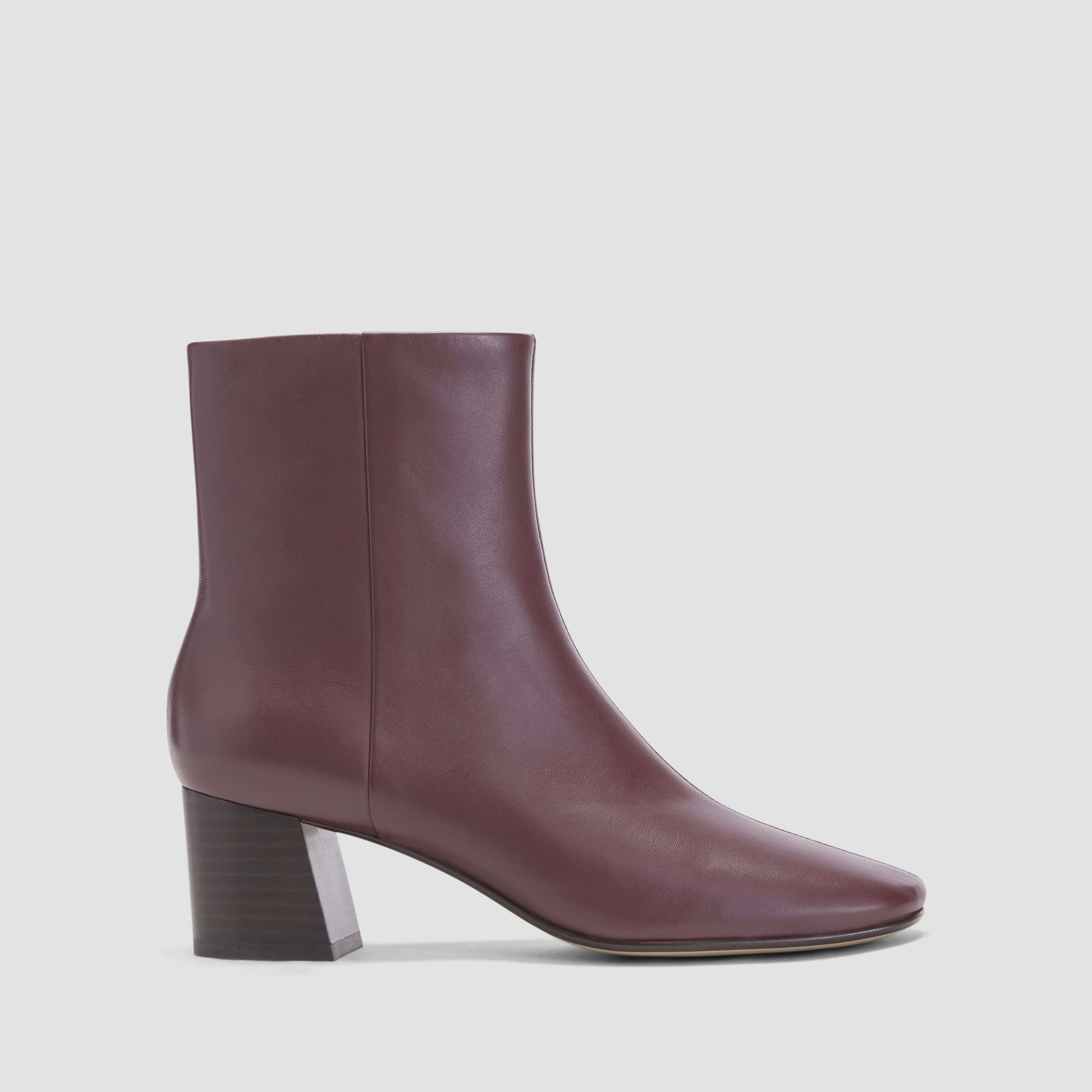 Chelsea Boot by Everlane in Bordeaux, Size 6 | Everlane