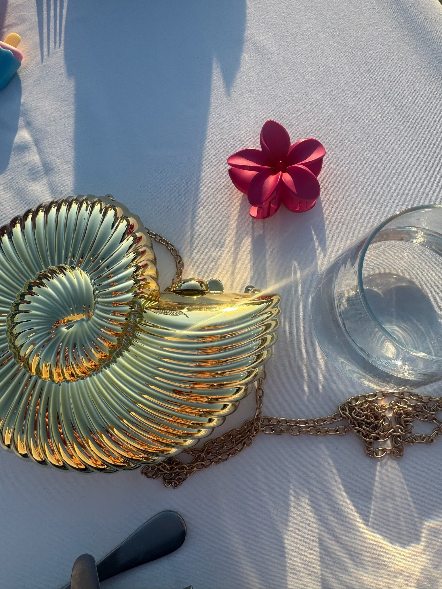 Gorgeous gold shell clutch bag 🐚

#LTKtravel #LTKbag #LTKsummer