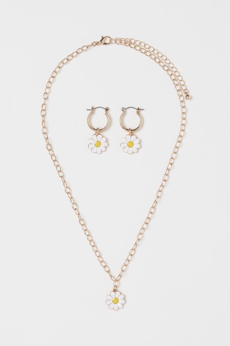 To All the Boys I’ve Loved Before x H&M. Jewelry set with a necklace and earrings in metal. Adj... | H&M (US + CA)