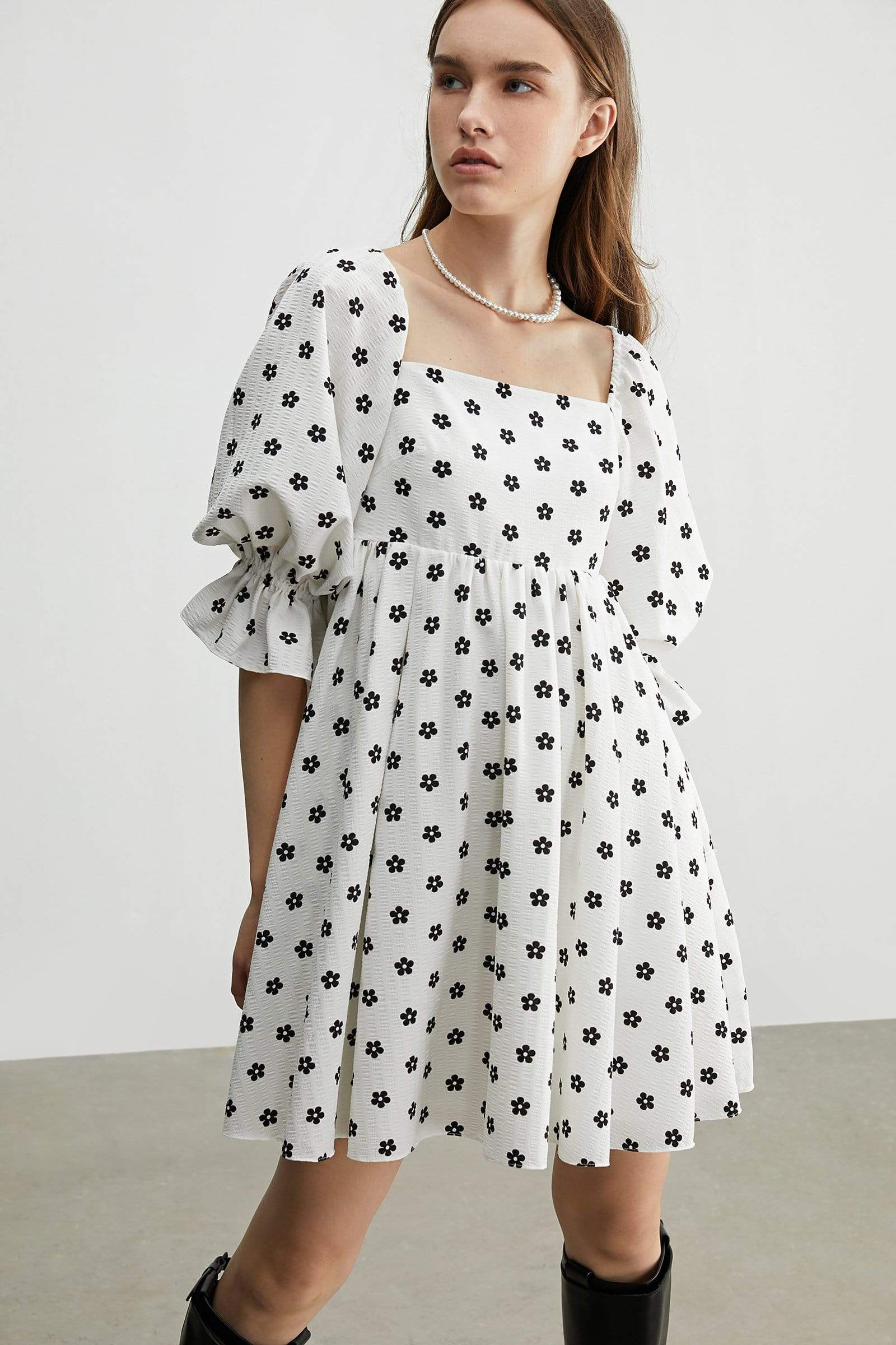 Outlet


                Penny White Polka Dot Mini Dress | J.ING