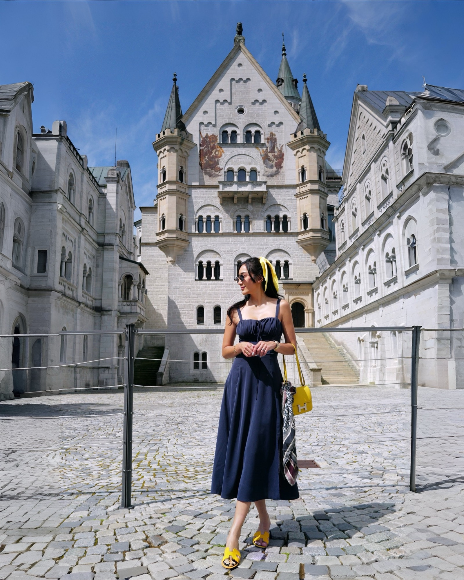 From Munich to a fairytale escape under a day. 🌿👑 🏰✨ 🇩🇪 #MunichDayTrip 

📍Neuschwanstein Castle ✨🏰
📍Marienbrücke Bridge 🌉 The fairytale gets even better from here! 🌲⛰️
📍Hohenschwangau Castle 🏰💛
📍Oberammergau 🍨💐 
☕️ Eiscafe Paradiso
📍Linderhof Castle 🏰🤍