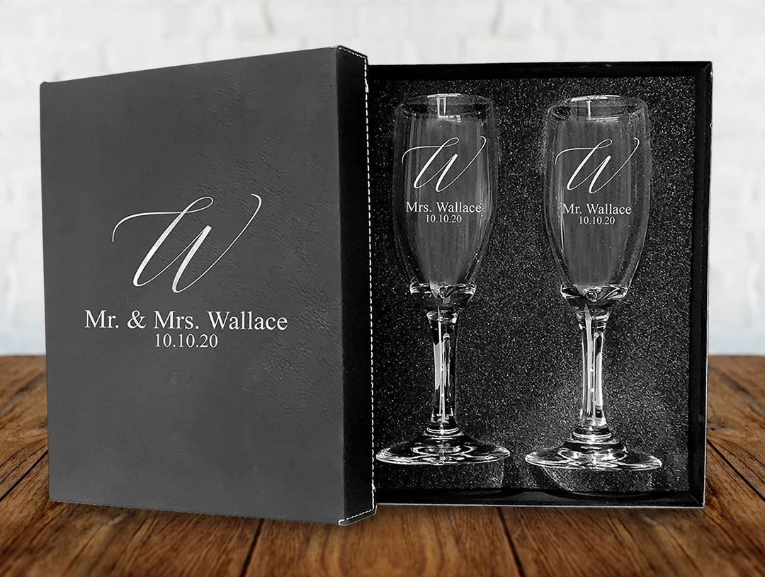 Set of 2 champagne flues, personalized names wedding toasts, Wedding Champagne Flutes, Engraved W... | Etsy (US)