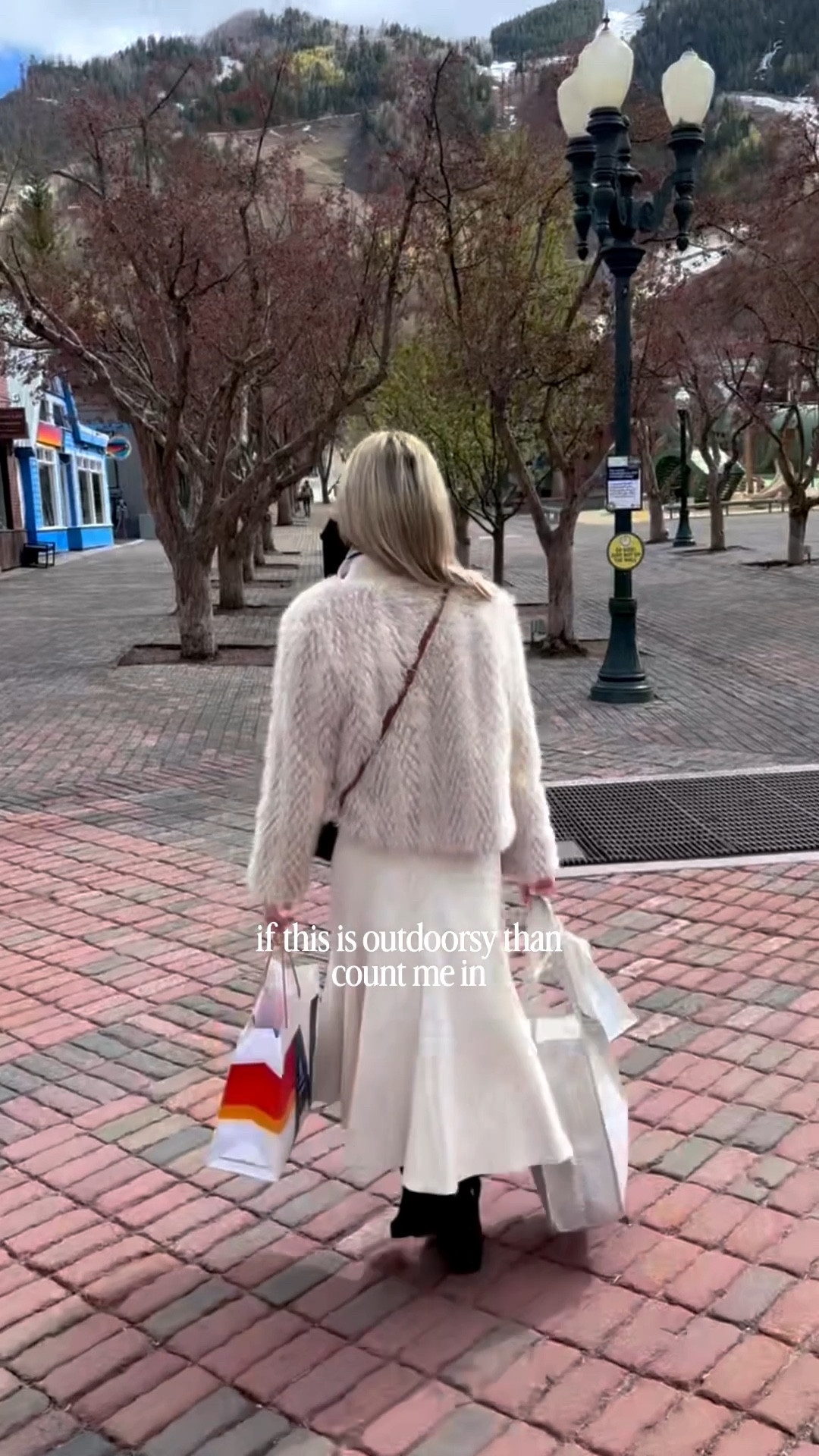 But really - this is the Mtn life for me! So gorgeous in Aspen. 

Size 2 skirt 🥰