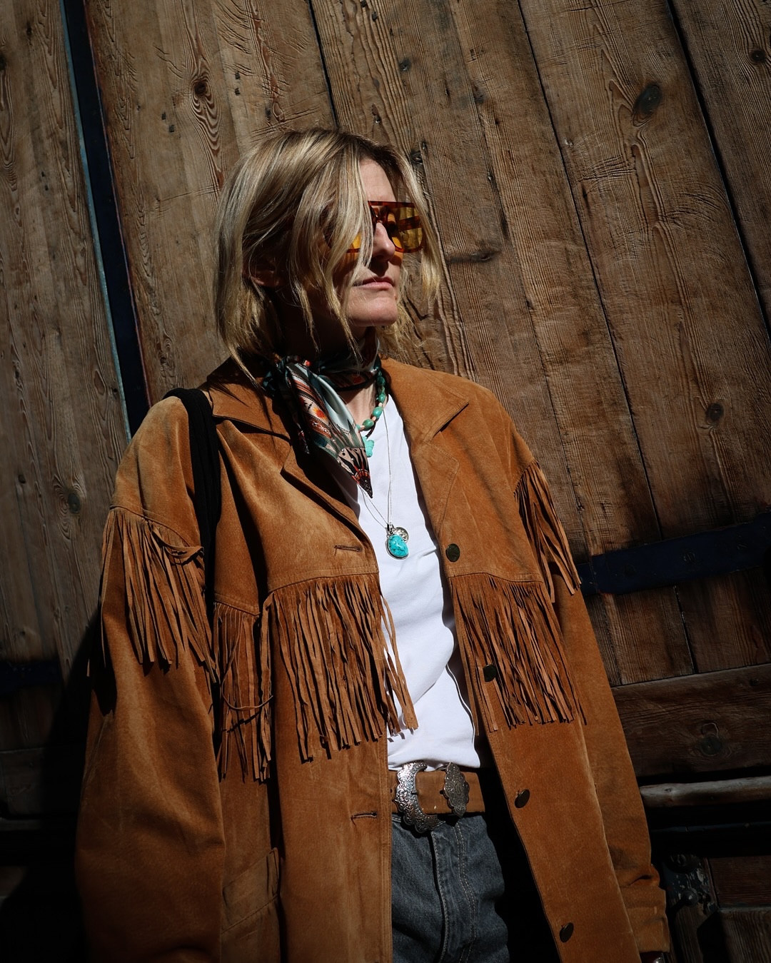 📸 Photo d’identité (Instagram) 
Si on pouvait mettre une photo que l’on aime sur notre pièce d’identité au lieu d’une photo qui nous fait ressembler à une serial killer, j’avoue que ça serait plus sympa pour l’estime de soi 🤣

Du coup, je l’ai mise en photo de profil, elle résume une (petite) partie des choses que j’aime : les bijoux, les franges, le soleil… et bien d’autres choses évidemment 😉

Allez bon week-end sous le soleil 🤞🏻🤞🏻

#styleinspo #boheme #bohemechic #charentemaritime #bohemianstyle #monlook