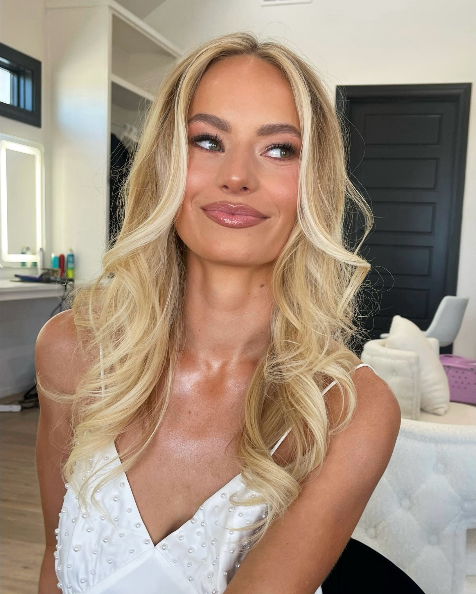 the perfect bridal lip combo with a little bit more depth and contrast💋
-line and fill in lips with CT love trap then contour the lips with Anastasia deep taupe 
-pop Patrick ta cream blush in just enough in the center for that pout 
-top with lawless gloss in nudie 

#LTKBeauty #LTKWedding
