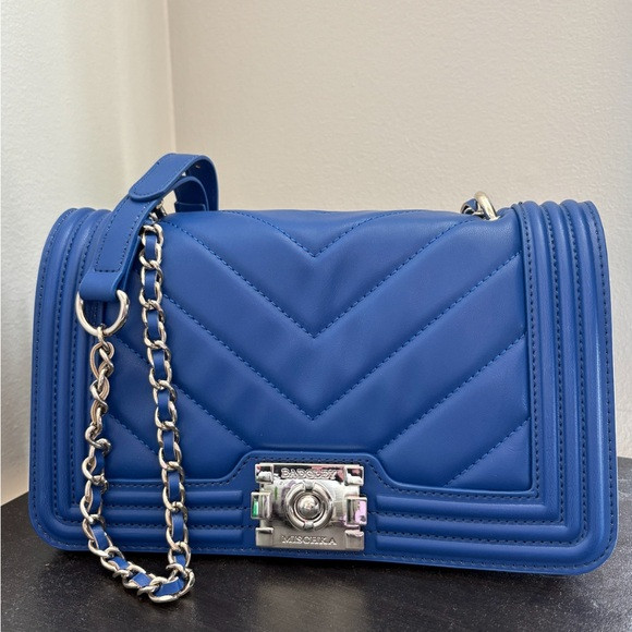 NWT Badgley Mischka V Quilting Crossbody with Frame on the Cover | Poshmark