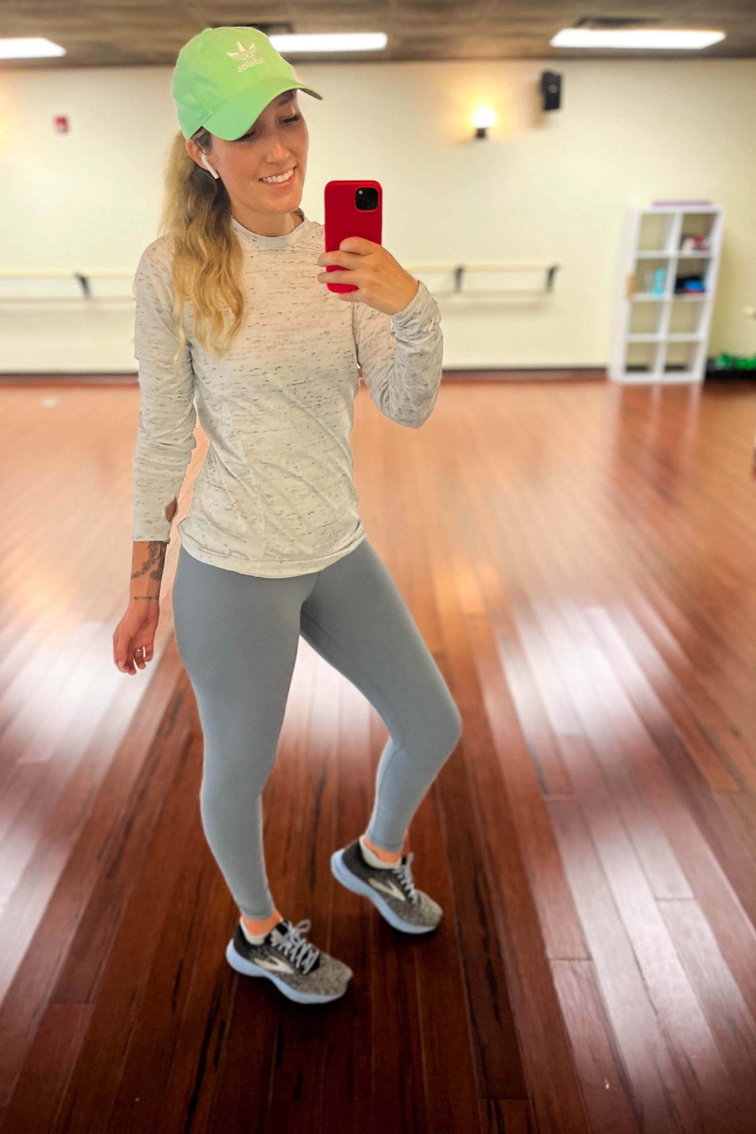 Gym fit, workout outfit, girls gym fit, ootd fitness, athleisure for the gym! Bright hat, brings this a pop of color to this neutral outfit! 

#LTKfit #LTKcurves #LTKFind