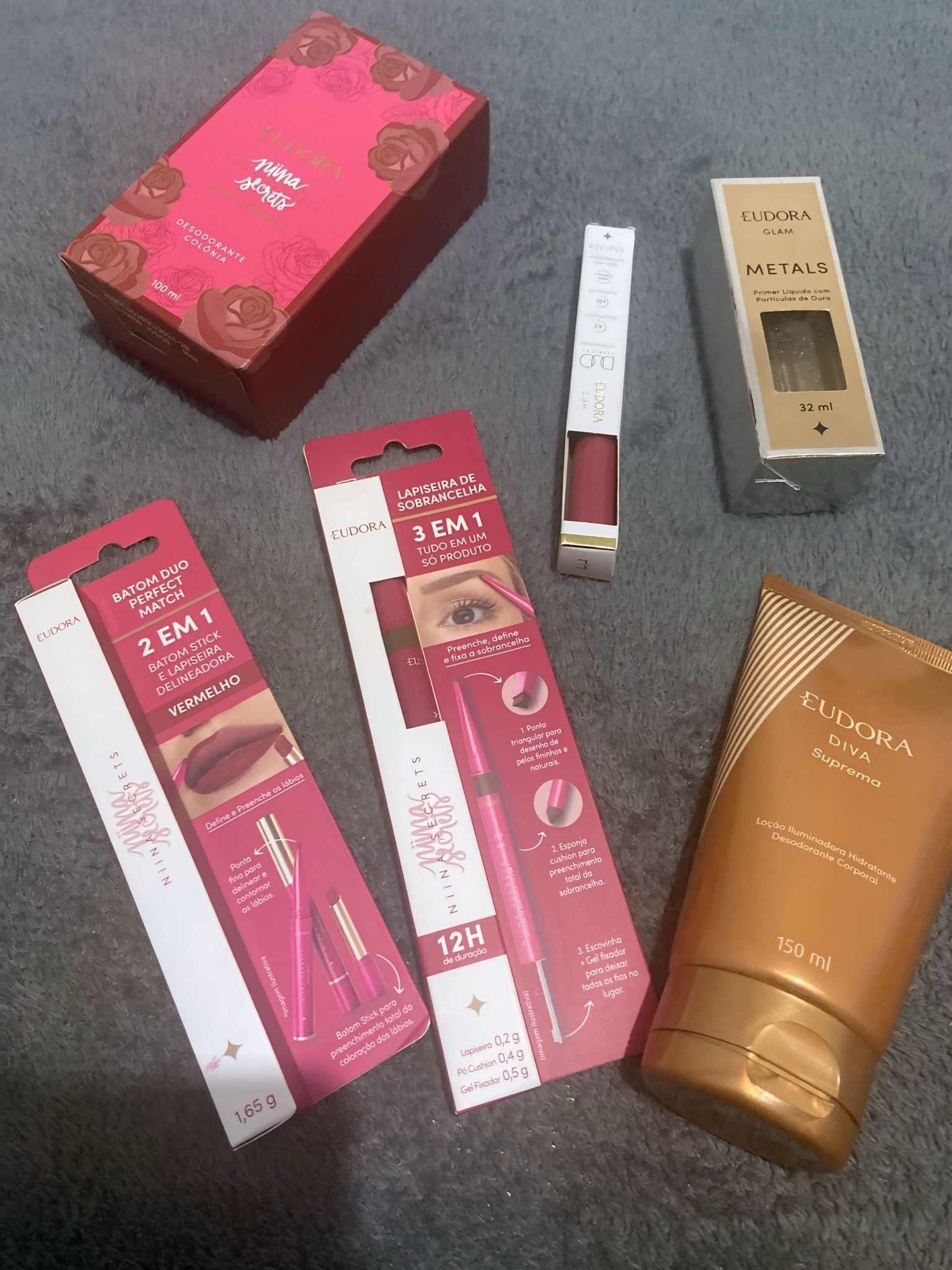 ✨ Dica imperdível da KA! ✨

Se você, como eu, tem a pele sensível e é super criteriosa na escolha dos seus produtos, vai amar essa seleção! Testei tudinho com muito cuidado (sou portadora de dermatite de contato) e me surpreendi! 🥰🙏🏽

🌟 Meu queridinho da vez? O primer — foi o primeiro que realmente conquistou meu coração e não foi à toa escolhido o campeão da GLAMOUR 2025

🌟 O perfume tem uma fragrância floral amadeirada sofisticada para ocasiões especiais  e me surpreendeu positivamente 

💖 Todos esses favoritos estão disponíveis no link abaixo. Aproveite para garantir os seus, renovar o estoque ou até mimar quem você ama!

#LTKguiadepresente #LTKbeleza #LTKbrasil