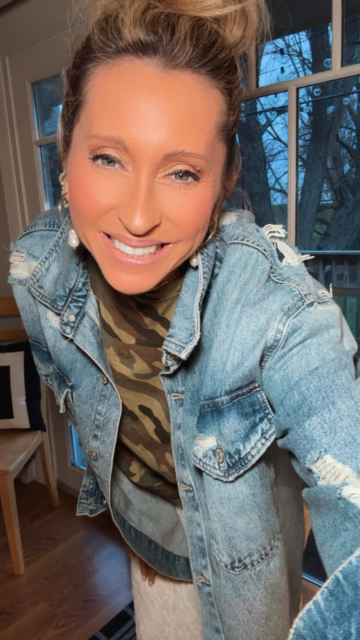 Coachella vibes… I’ve never been, have you!?! I LOVE all the fashion! This skirt is so beautiful and easy to wear, it honestly feels like you’re wearing sweatpants or something so incredibly comfortable you forget it’s a skirt… always adding jewelry for fun additional layers… happy Sunday… 

#LTKFestival #LTKootd #LTKgrwm