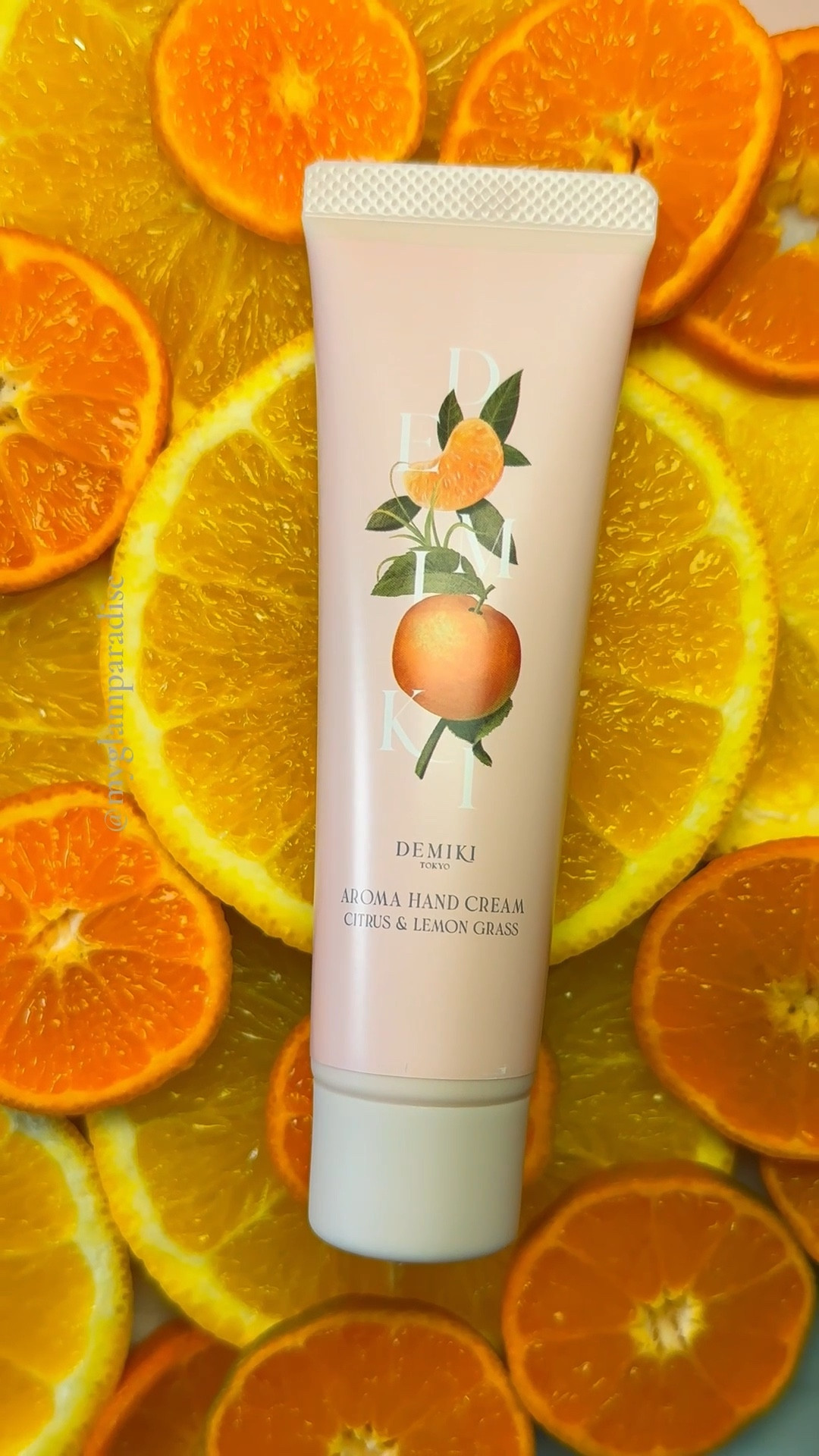 I’ve got the perfect gift idea for you 🎁✨ Hand creams by DEMIKI Tokyo with a cute little pouch! There are two scents: citrus & lemongrass, and peach & raspberry. They smell amazing, absorb quickly, and deeply nourish your hands. Perfect for on the go! 💛 #gifted

#LTKspring #LTKBeauty #LTKspringtrends