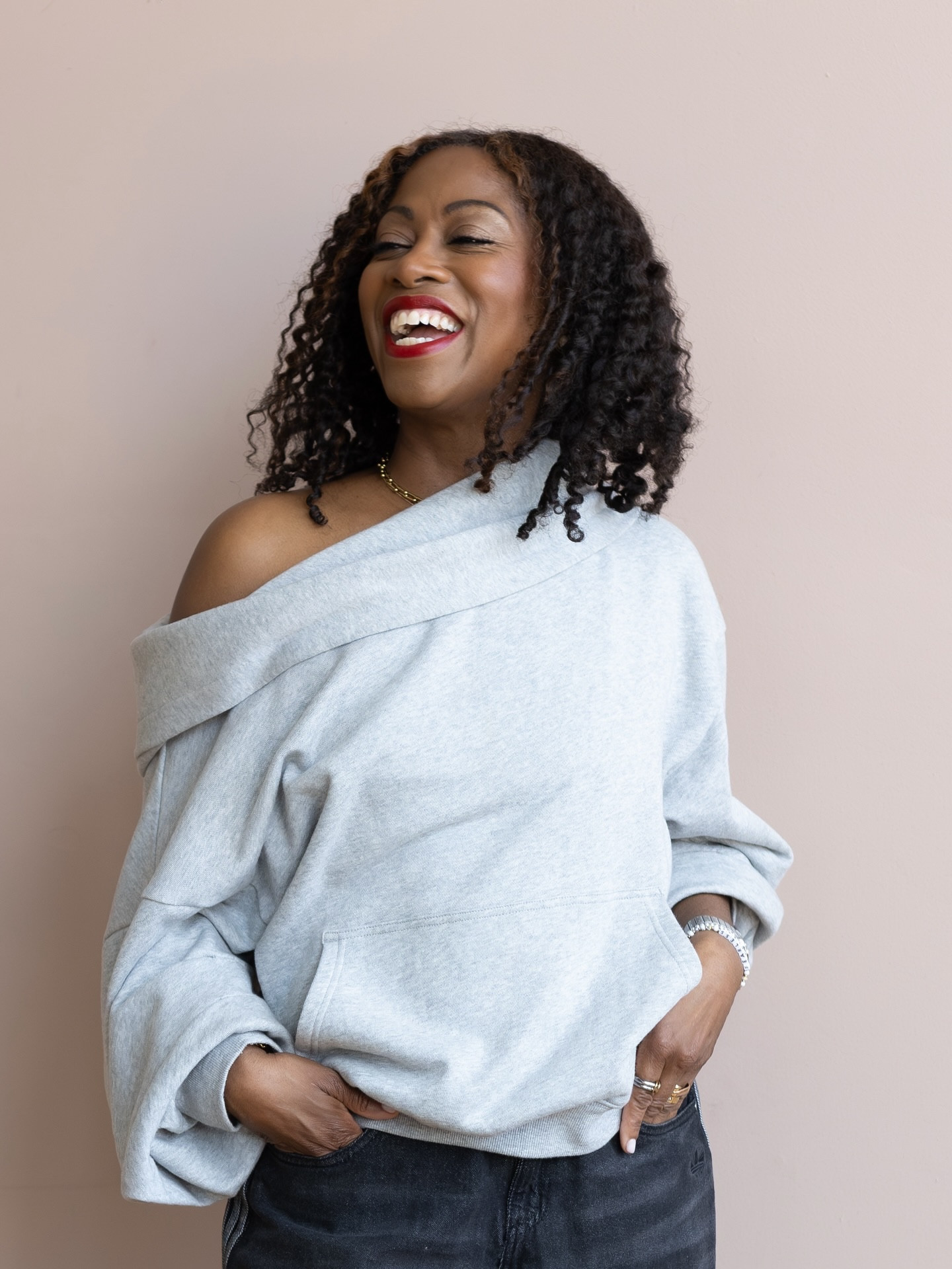 Outfit details from my headshot session — because yes, I wore a sweatshirt and made it work. 😂
Off-shoulder sweatshirt, wide-leg Adidas stripe jeans, and my favorite red ballet flats. Comfy chic at its finest.
Everything is linked — shop the look! 🖤​​​​​​​​​​​​​​​​



#LTKOver40 #LTKootd