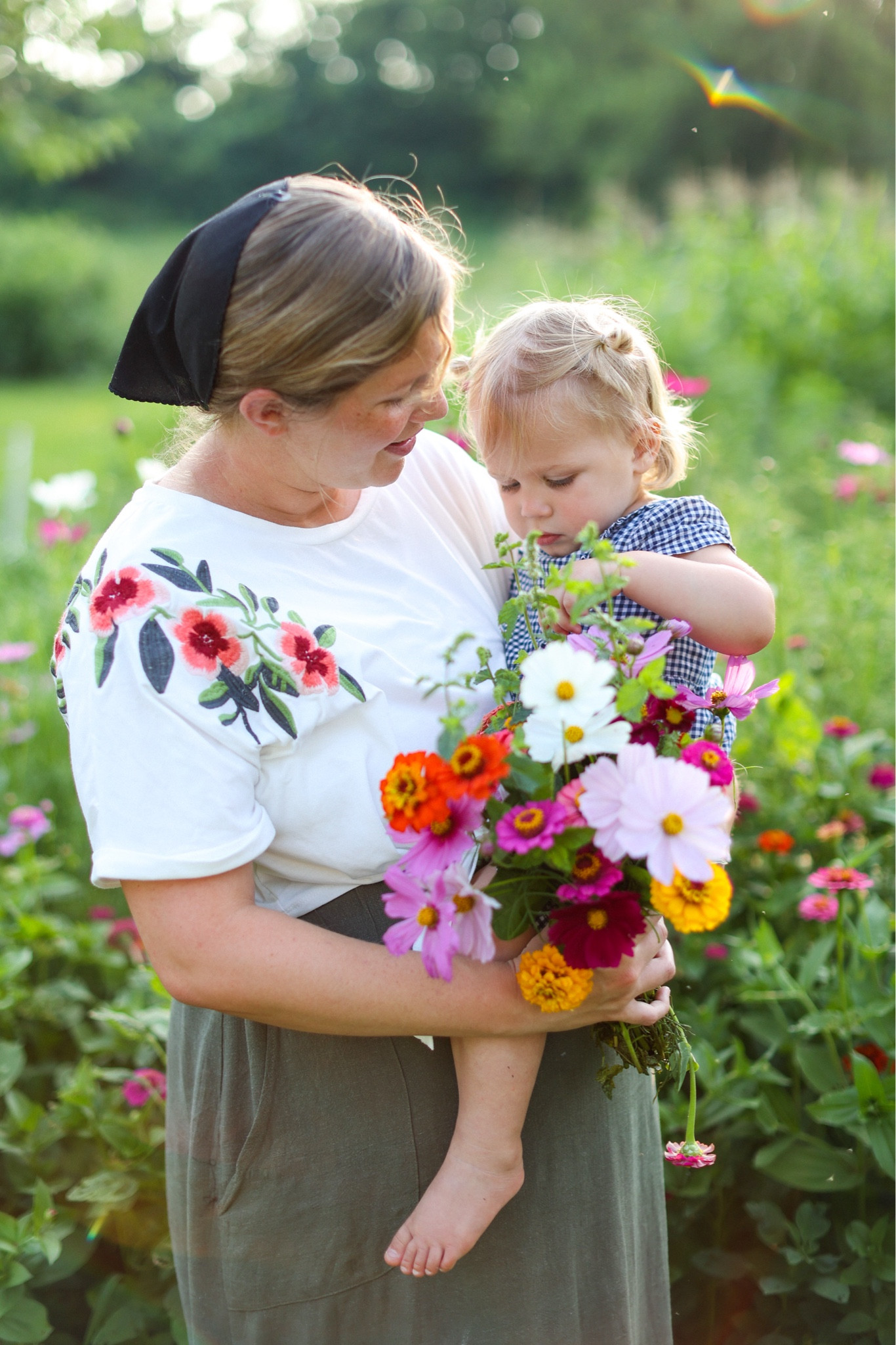White floral crop top 

#LTKSeasonal #LTKbeauty #LTKfamily