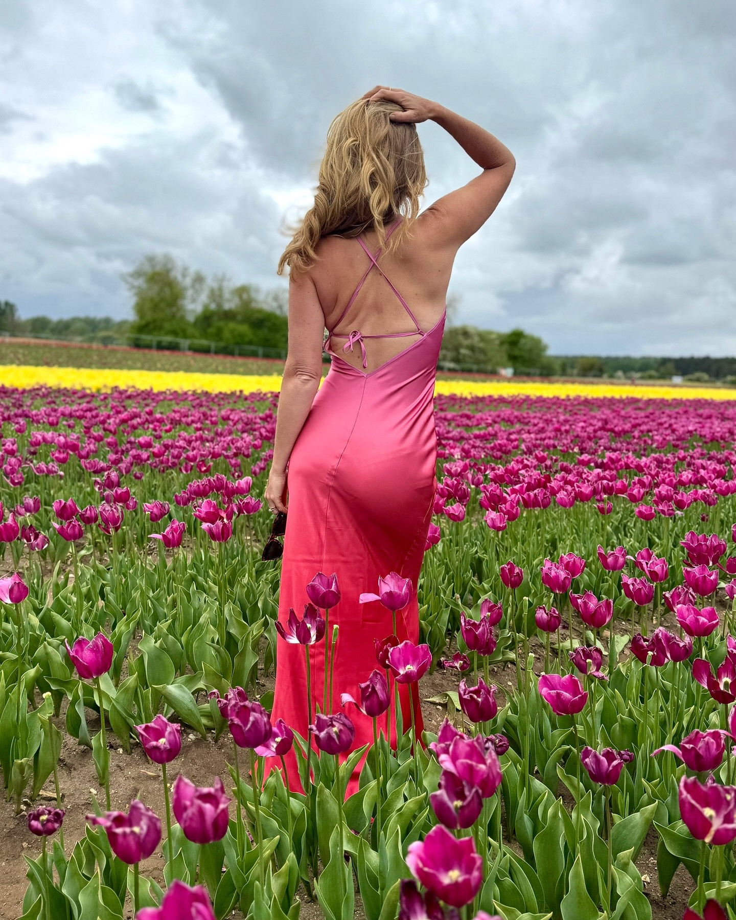 Where petals whisper and silk flows, I lose myself in spring’s soft prose 🌷🌷🌷

Wishing you a fabulous bank holiday ✨


#tulipseason #tulipsofinstagram #tulipsfortapping25 #congham #floralinspo #visitengland #travelwithme  #uktravel #tulipseason #daytrips 
 #tulipfields #springflowers #visitnorfolk #discovernorfolk #eastanglia  #northnorfolk #flowerfield #backlessdress #ombredress #misspapmuse #misspap #dresslover #romanticism #romanticisinglife

#LTKsummer #LTKdresses #LTKspring