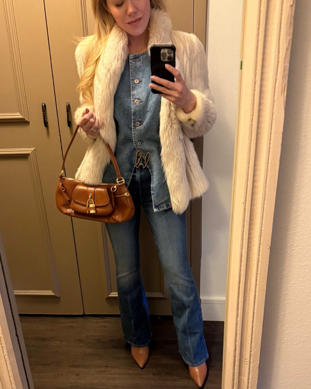 Apres ski outfit 
Mother jeans 
Flare jeans 
Chloe bag 
Chloe belt 

#LTKFindsUnder100 #LTKTravel