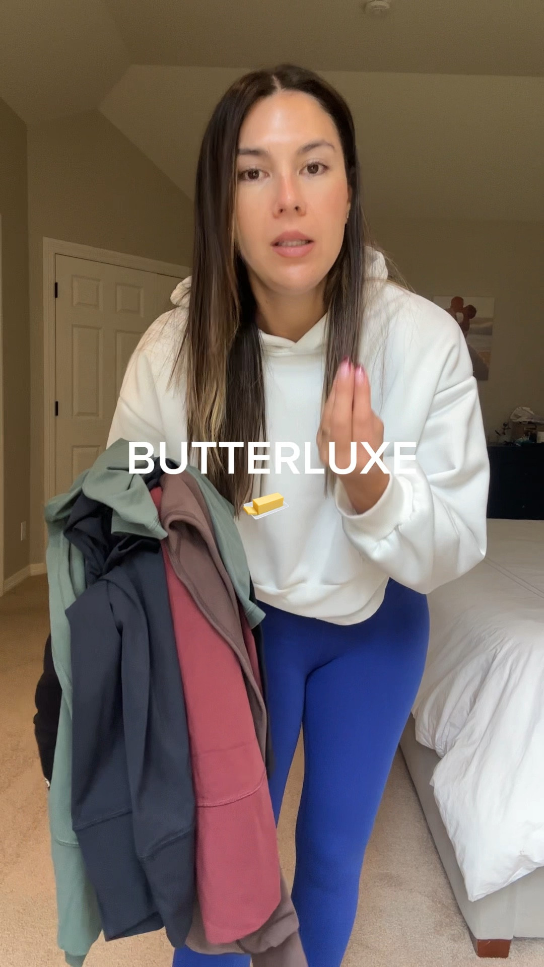hoodie blanca 🤍 + pants azules 💙

#LTKFindsUnder50 #LTKFitness #LTKActive