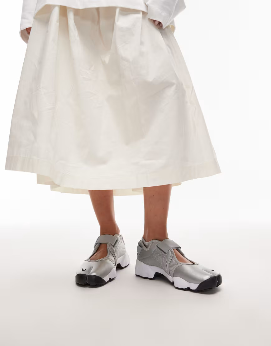 Nike Air Rift unisex trainers in silver | ASOS (Global)