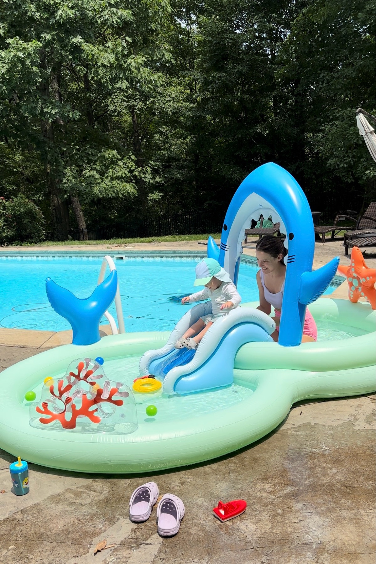 A pool parents can enjoy with their toddler! 🦈 ☀️ 💦 