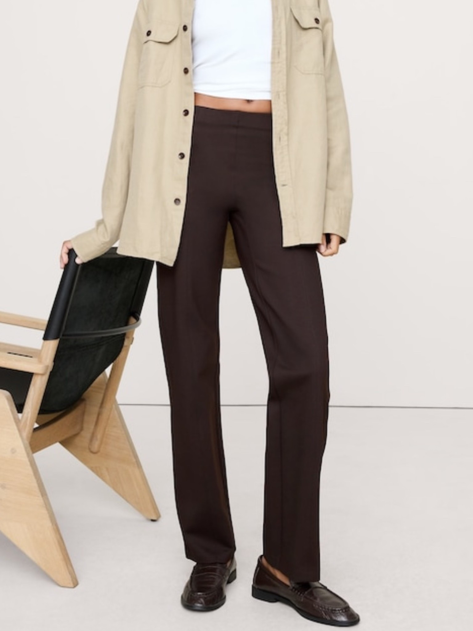 Banana Republic Brown Straight Leg Ponte Pants 
.
#bananarepublic
