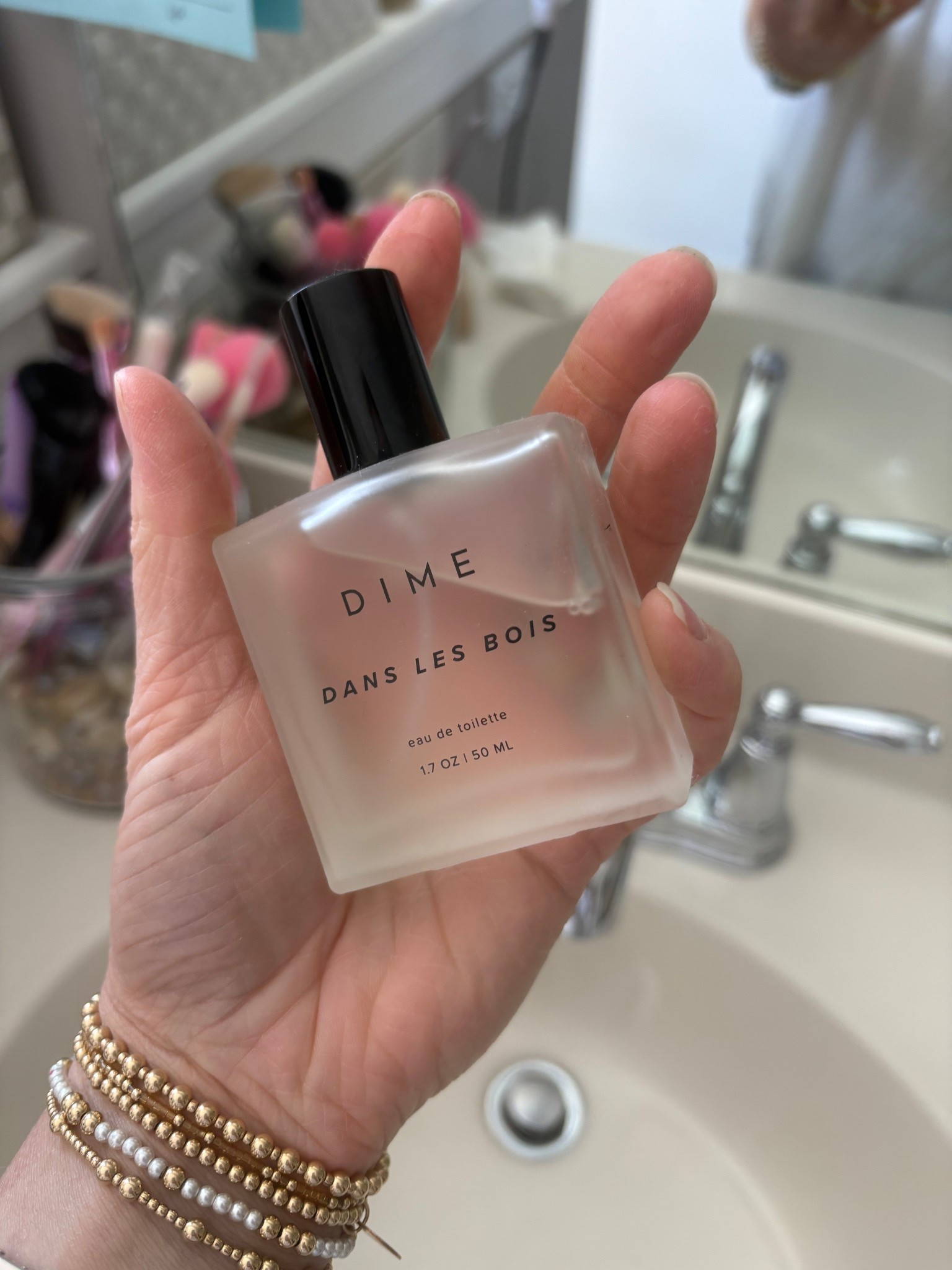 Clean perfume. Smells amazing!!!