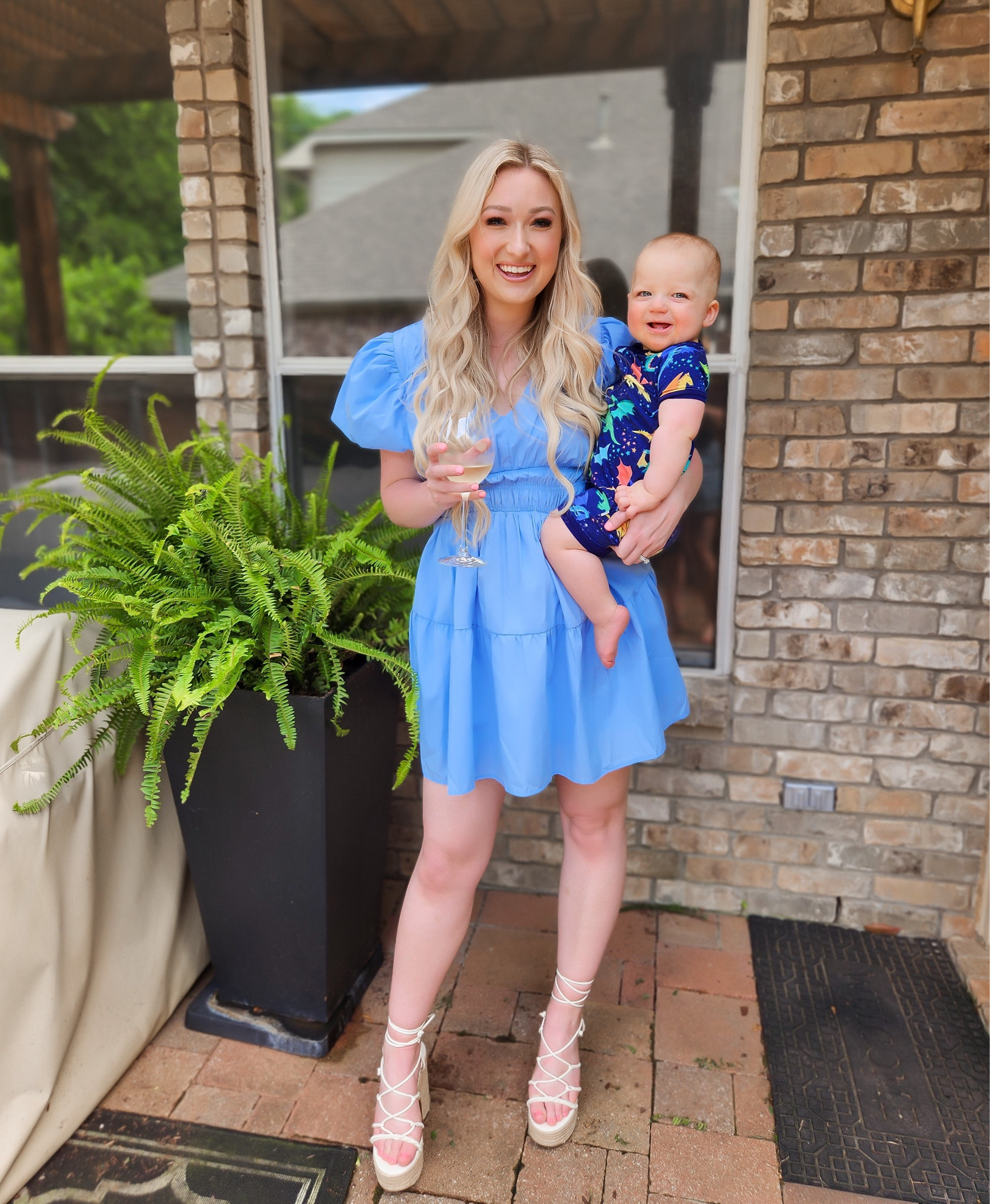 Wearing size S and shoes fit TTS!