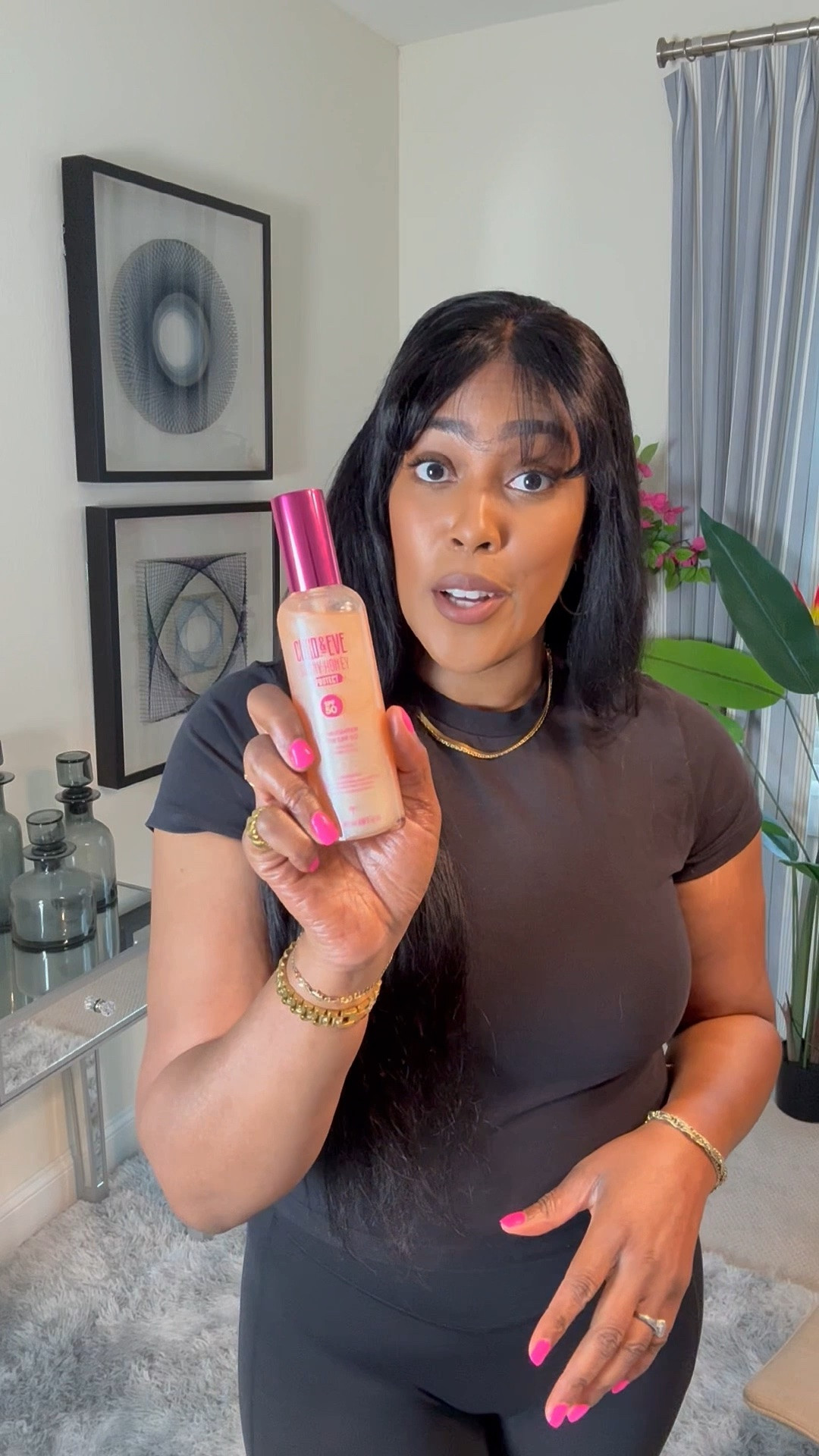 Now why does my sunscreen have me checking my arm in the light? 👀 Coco & Eve Sunny Honey Highlighter Body SPF 50 leaves such a pretty glow on the skin. I like a practical product with a little razzle dazzle. ✨

#cocoandeve #sunscreen #beautyfinds #bodycare