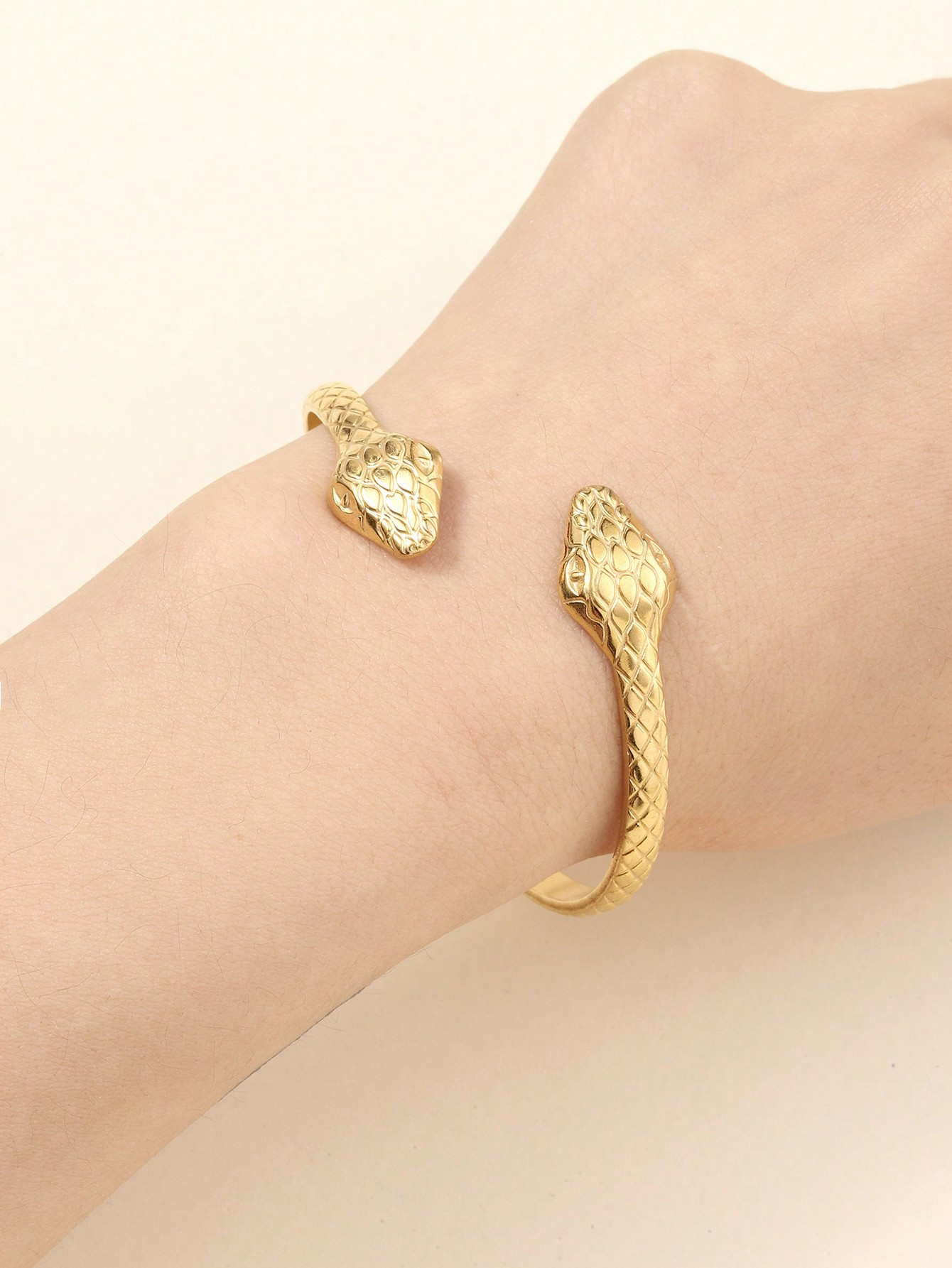 1pc High-End Simple Cuff Bracelet With Snake Head Design, Gold-Tone Stainless Steel Adjustable | SHEIN