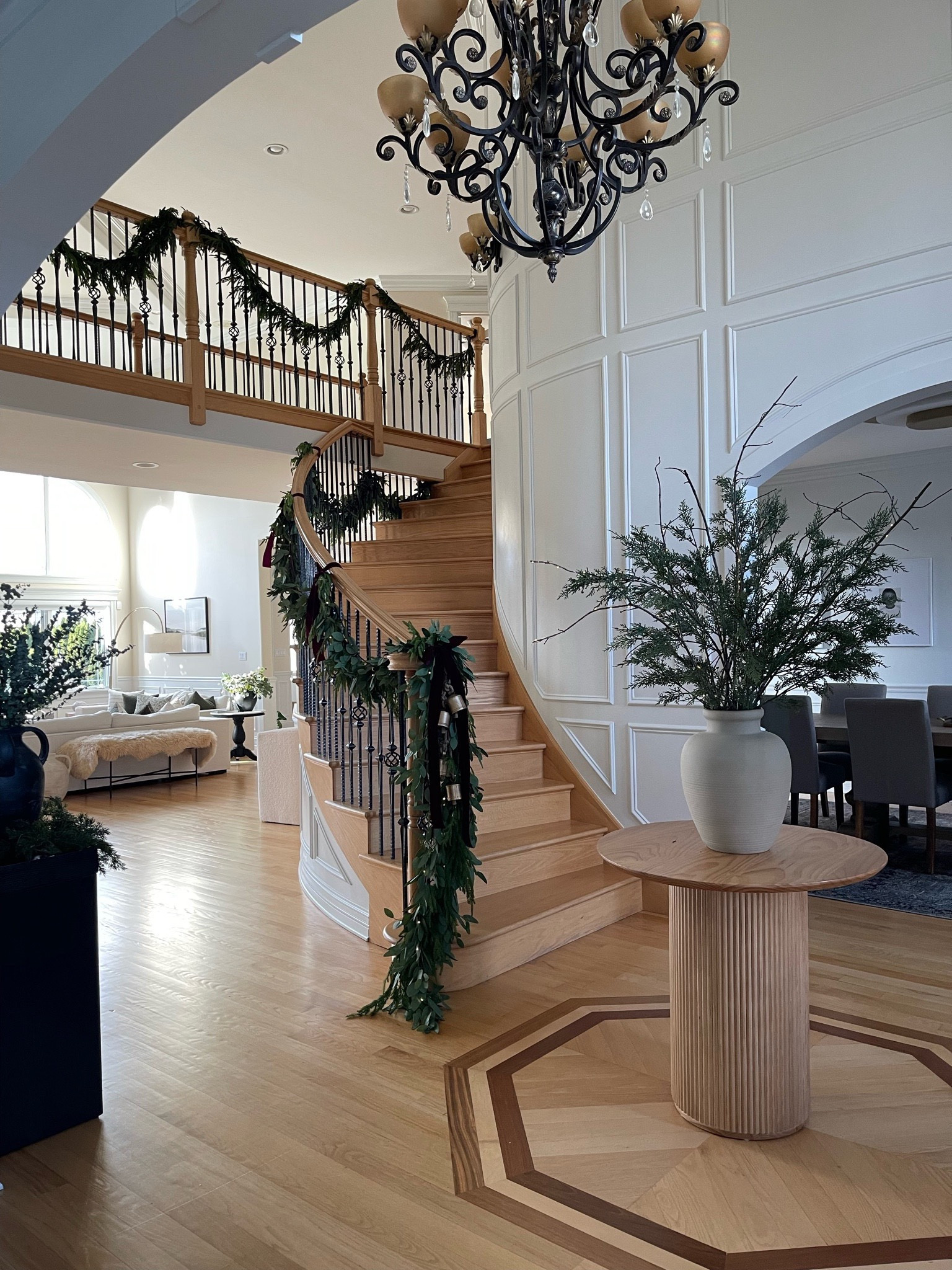 My 15’ garland is restocked and 25% off right now! Use code NORFOLK for 25% off! It will sell out by October (if not September) so don’t wait on it! I use it here on our stairs and top. 

Garland, Holiday, Christmas, Afloral, Christmas decor, seasonal, Norfolk, 

#LTKHoliday #LTKSeasonal #LTKsalealert