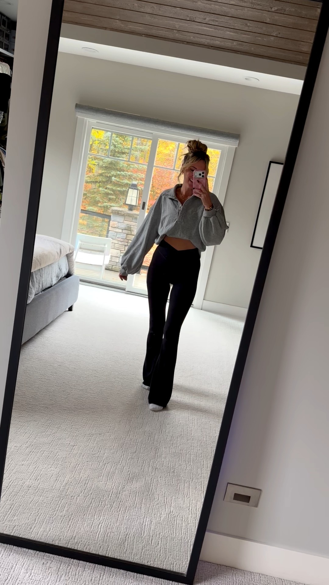 Soccer mom outfit of the day
Fit check OOTD for sports moms
Target joylab pullover Henley and black flare leggings 