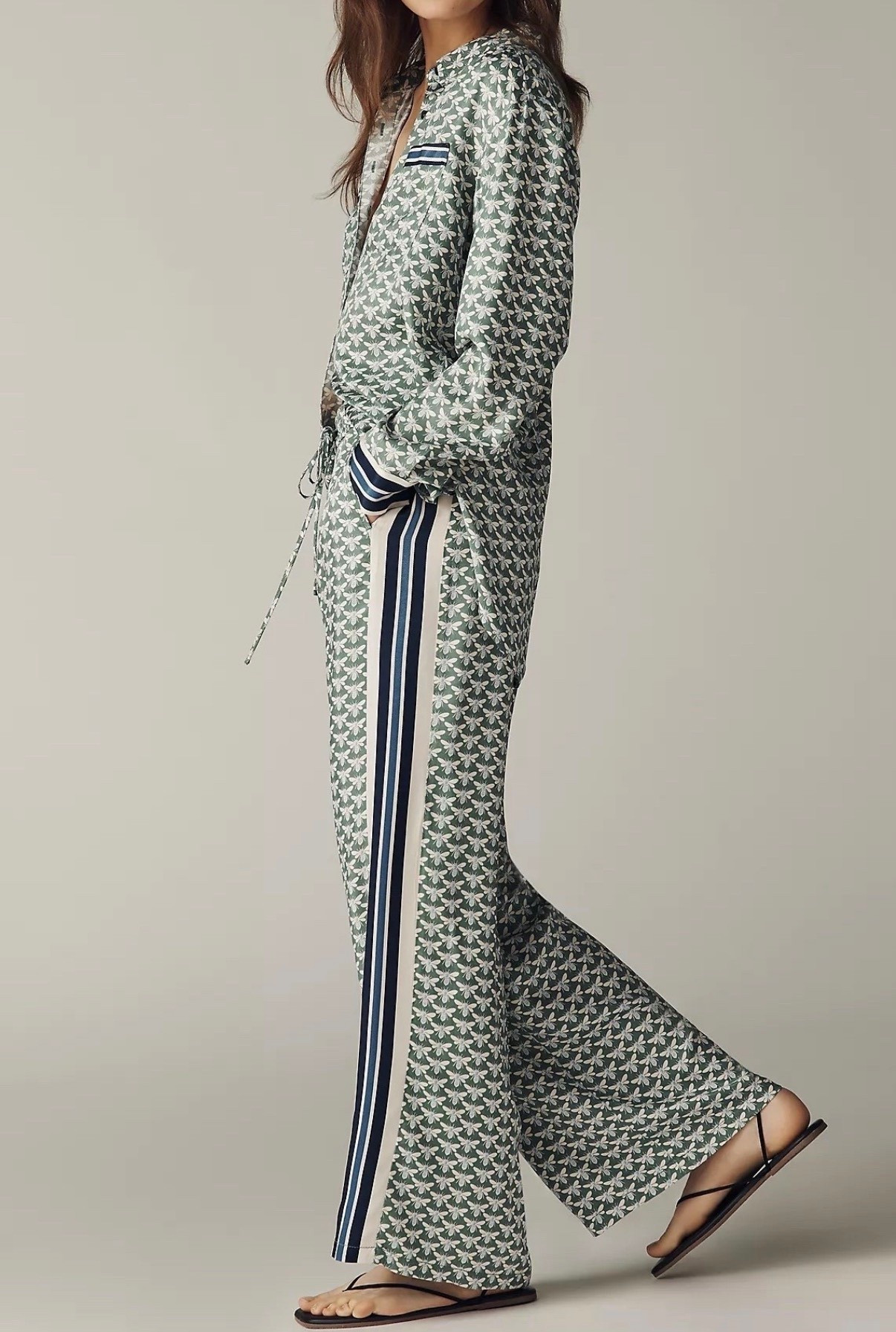 I have this matching set in another print and love it!


#LTKSeasonal