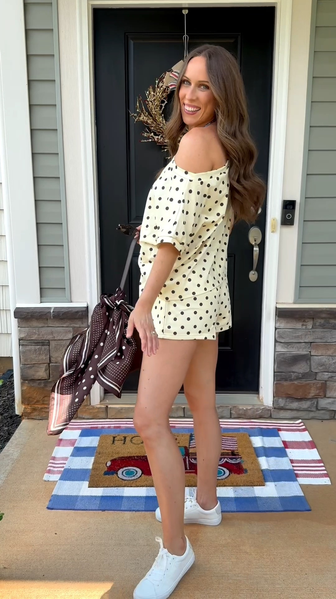 Everyday outfit idea 💛🖤

Two piece set, yellow outfit, travel outfit, casual white sneakers, Amazon fashion, brown purse

#LTKgrwm #LTKootd #LTKTravel