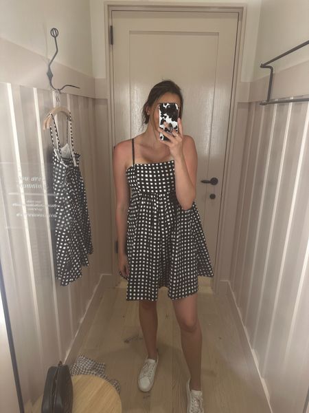 Perfect romper for summer and bump friendly! Runs big - wearing a small. 

Bump friendly, romper, gingham, hutch romper, Anthropologie 