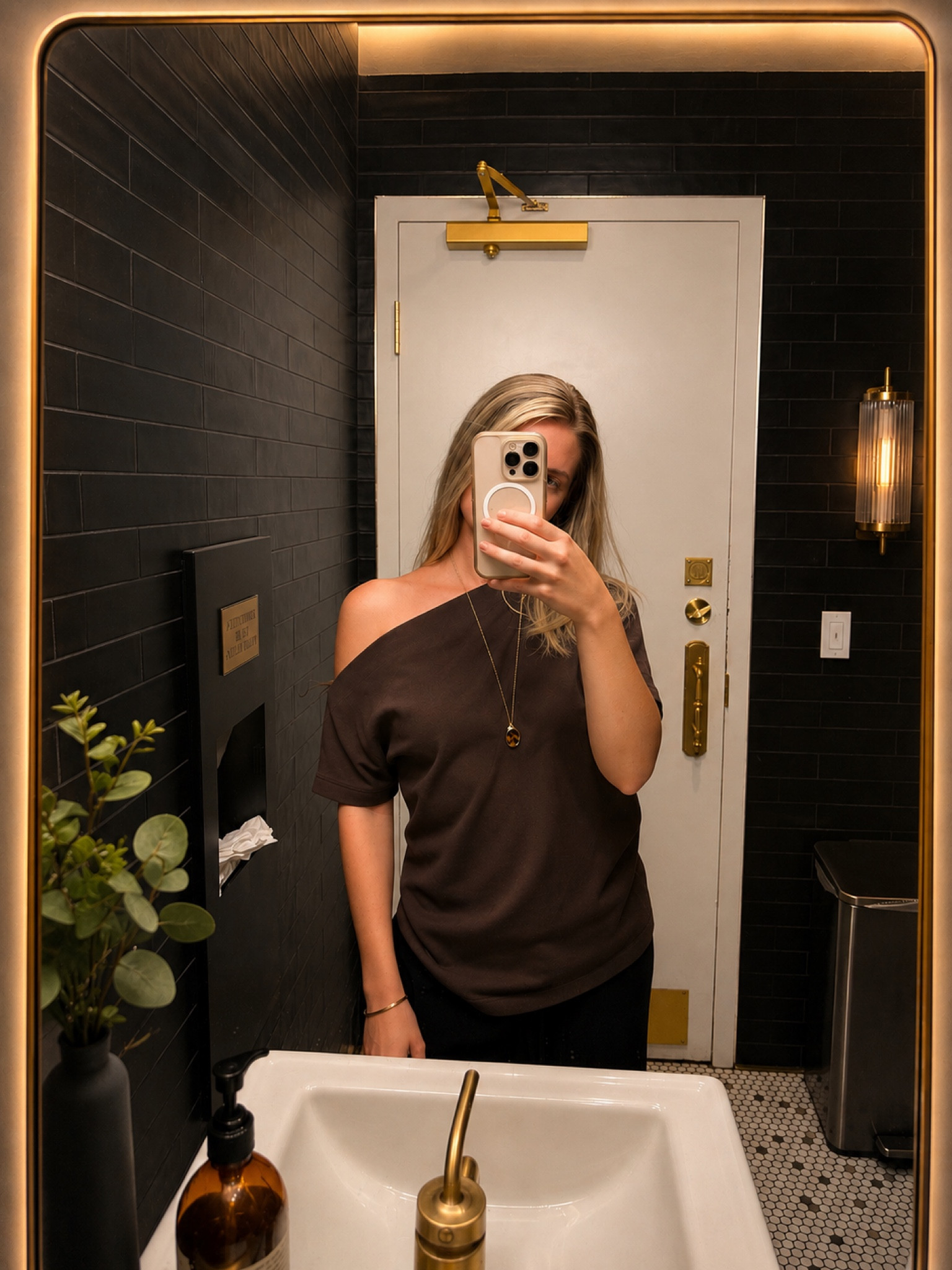 Have this top in multiple colors now! Can be dressed up or down 

#aritzia #ootd #datenightoutfit

#LTKWorkwear #LTKOver40 #LTKootd