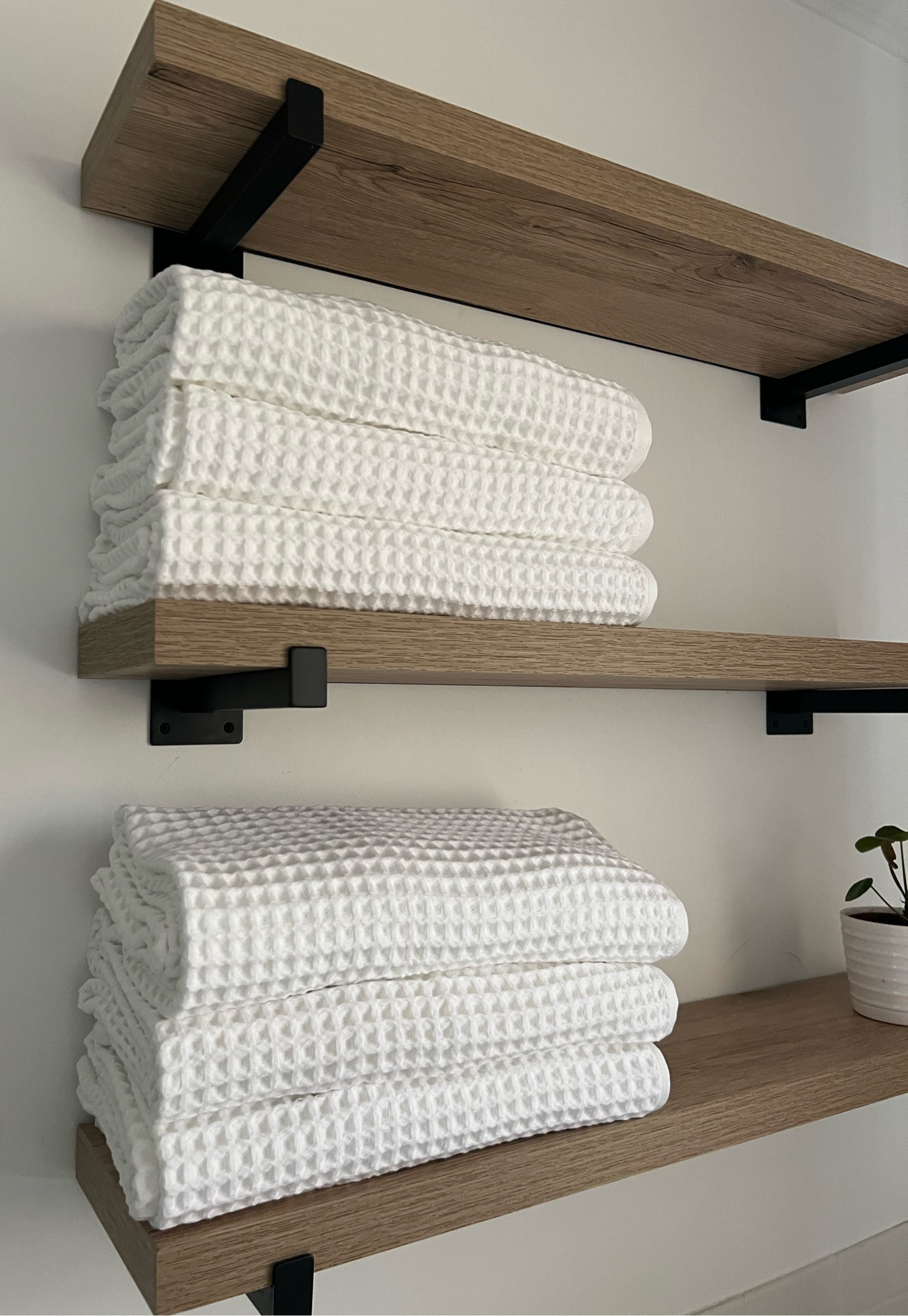Trying to give our bathroom a little pick me up, love these shelves, super light and not real wood butttttt they look fantastic.
