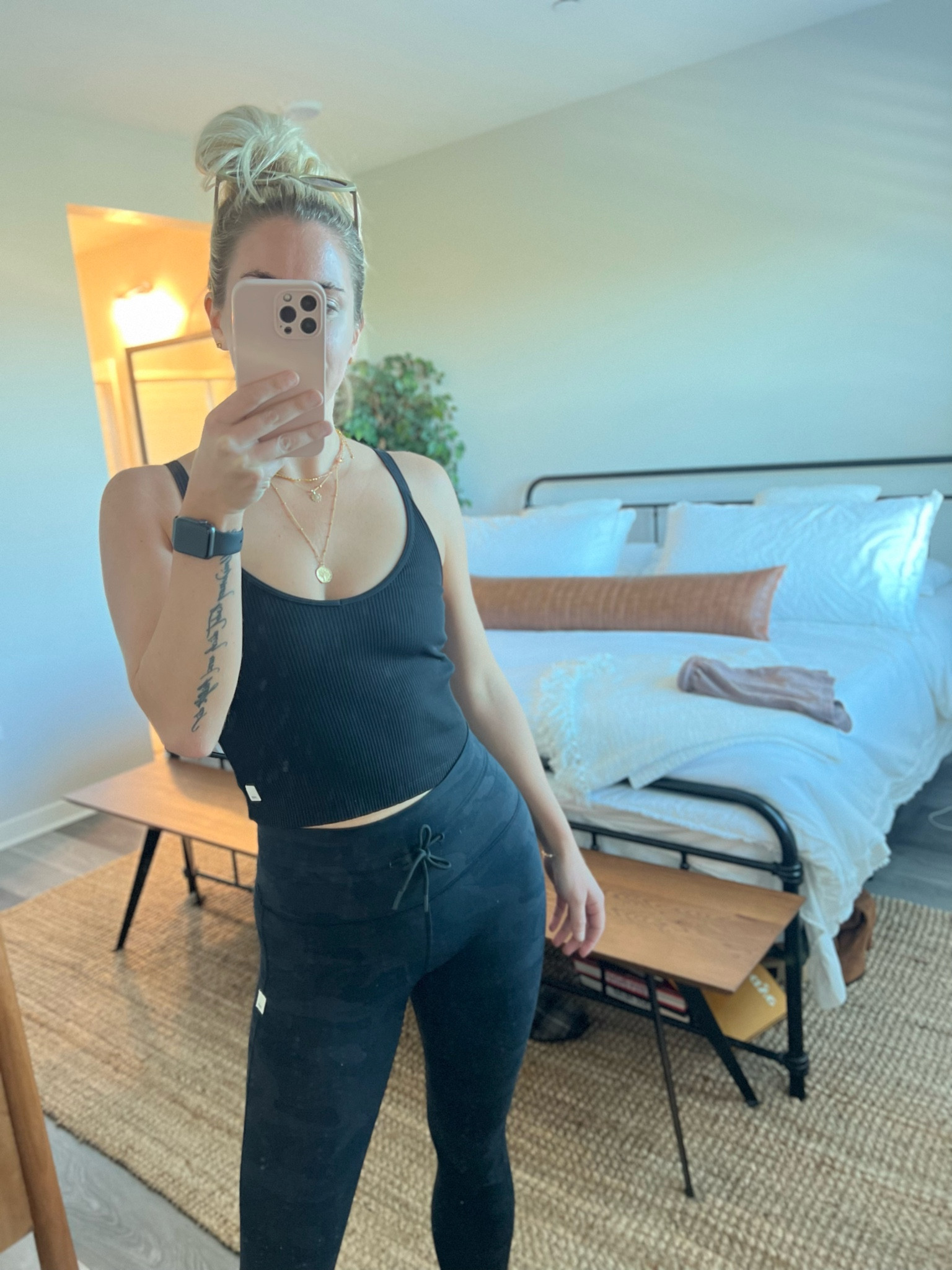 #workoutoutfit #casualchic #casualstreetstyle #easyfashion #vuori #leggings #traveloutfit • wearing small in top & leggings (true to size)

#LTKfit #LTKSeasonal #LTKstyletip