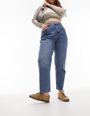 Topshop Curve – Jeans in Mittelblau mit geradem Schnitt und unversäubertem Saum | ASOS (Global)