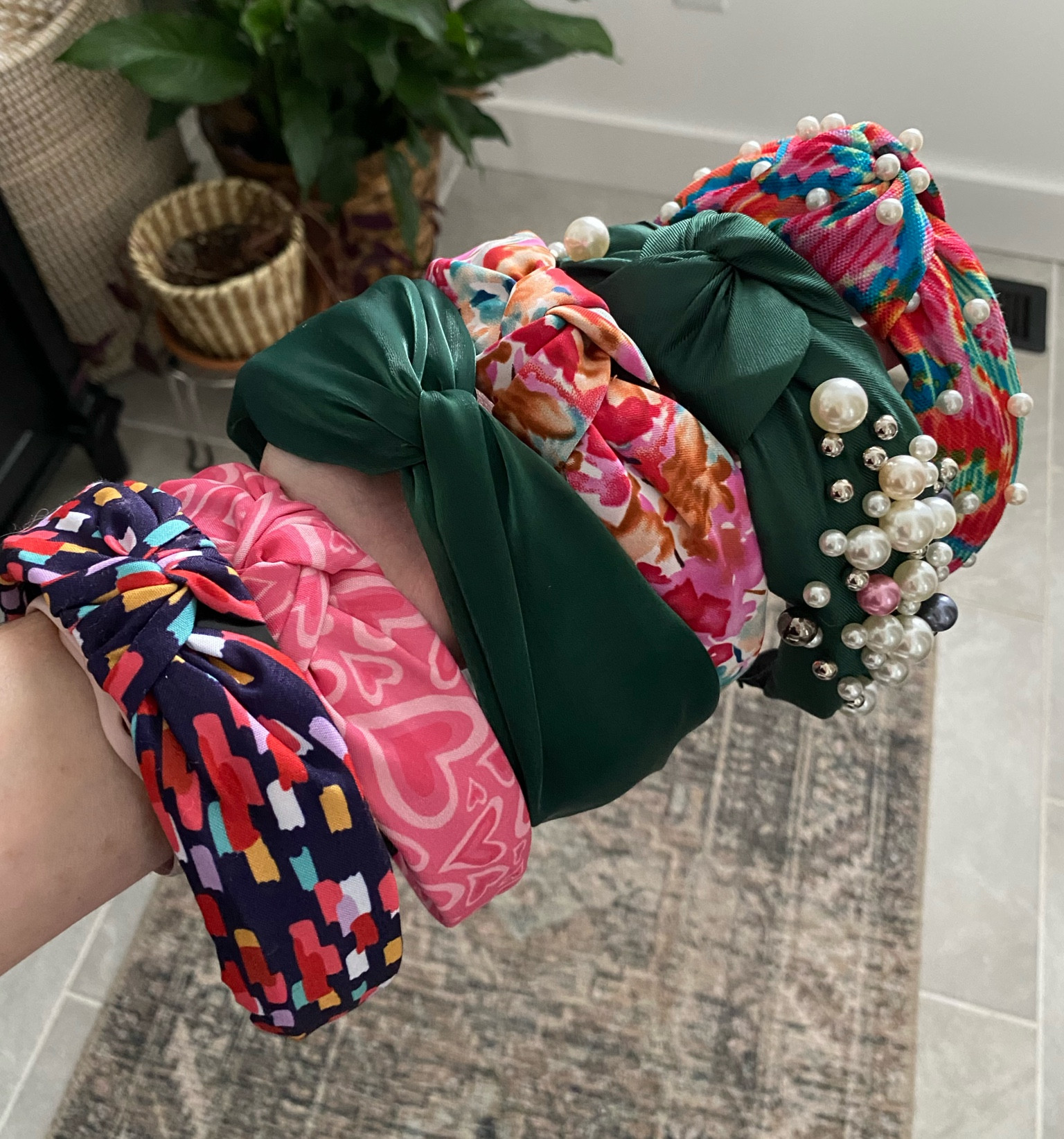 Cutest budget headbands for girls, stocking stuffer idea, gift idea, pearl headband under $5!
Shein, amazon

#LTKGiftGuide #LTKbeauty #LTKunder50