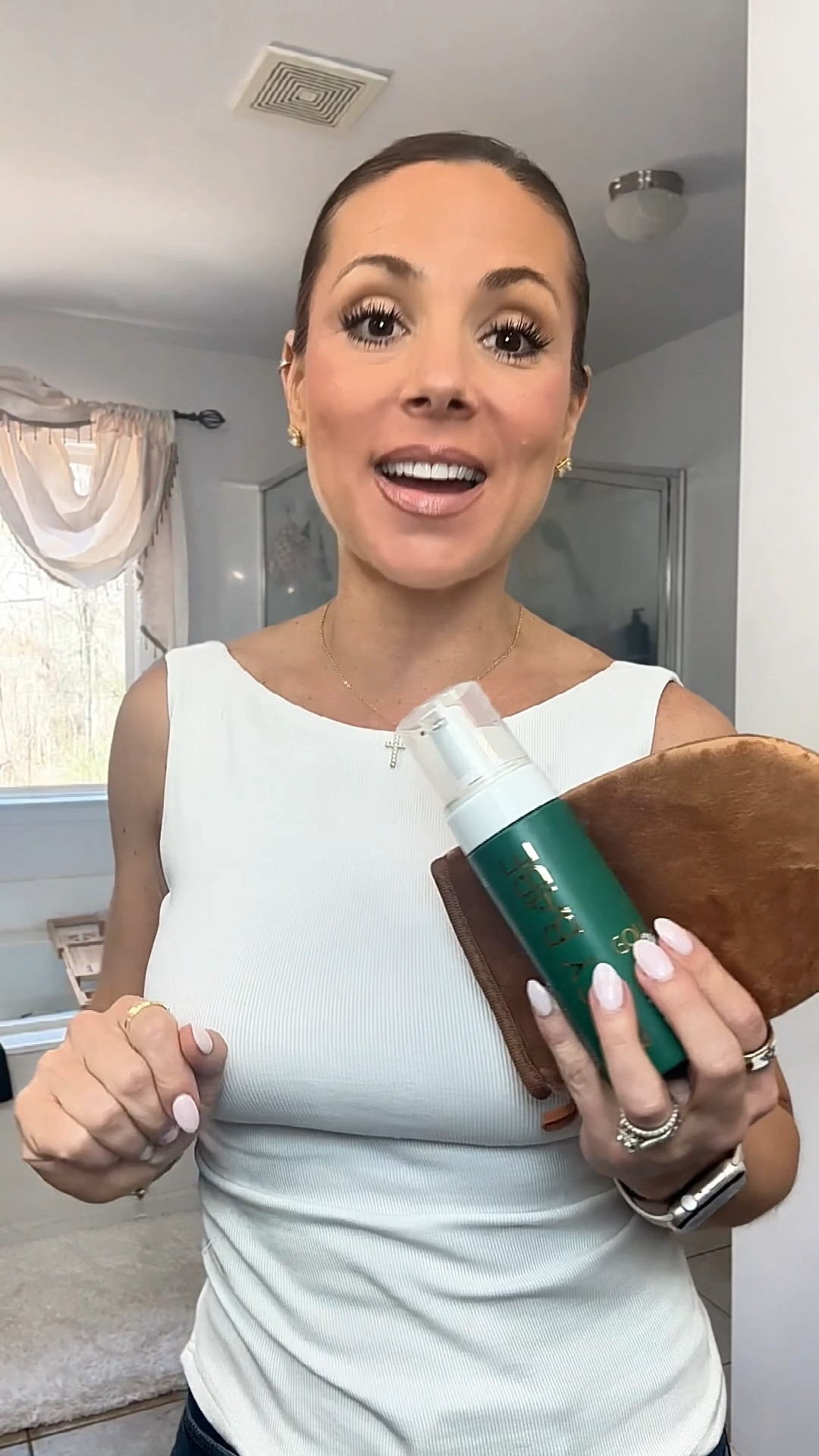 Last week I tested the Busy Babe Golden Nights Express Tan, which is an express self tanning mousse designed for busy schedules.

This self tanner is also supposed to last up to 10 days, which is huge if you want a long lasting sunless tan without constantly reapplying.

#selftanner
#sunlesstan
#expresstan
#beautyover40
#beautyhacks