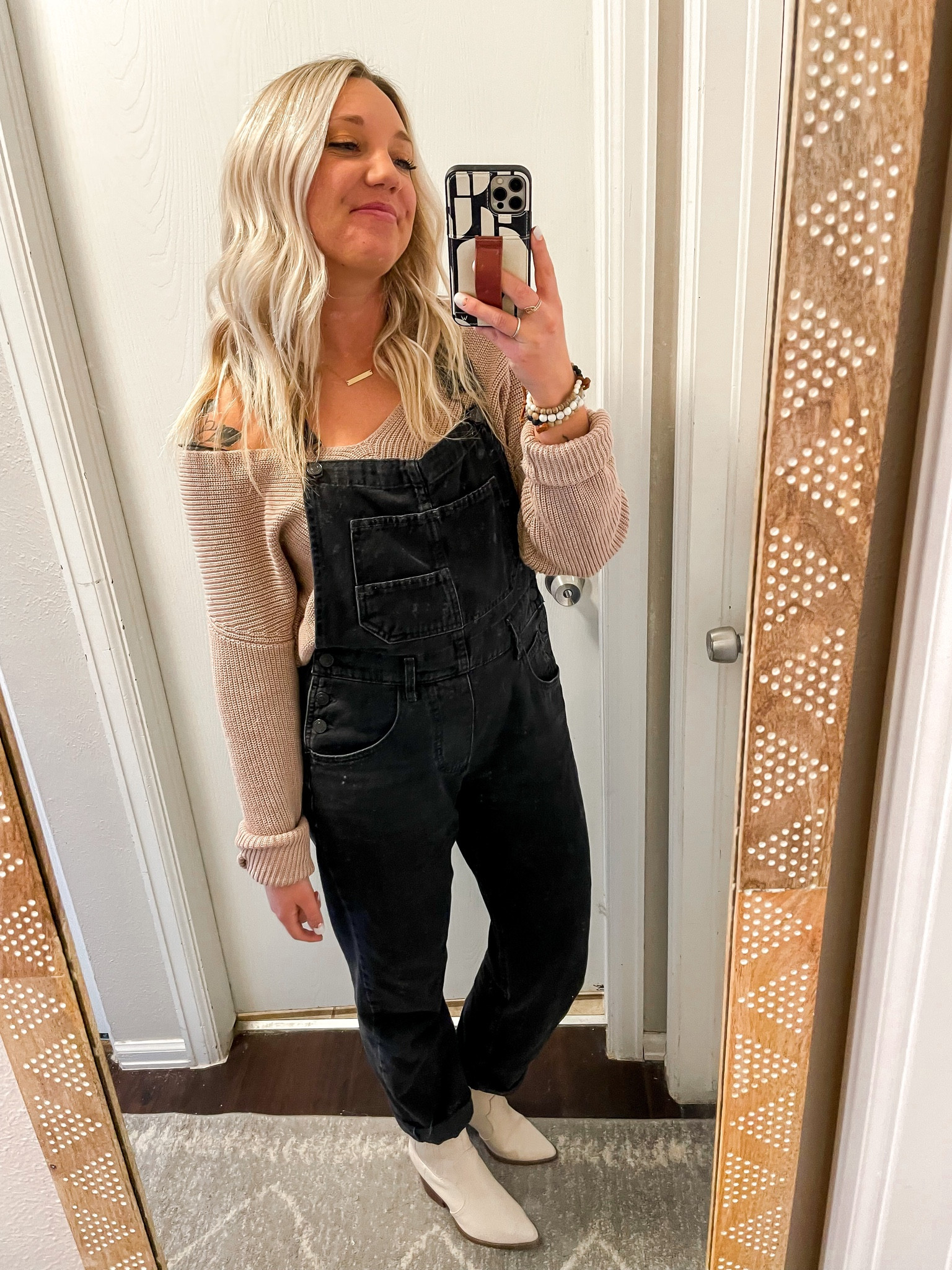 date night 

overalls xs 
sweater s
boots tts 6