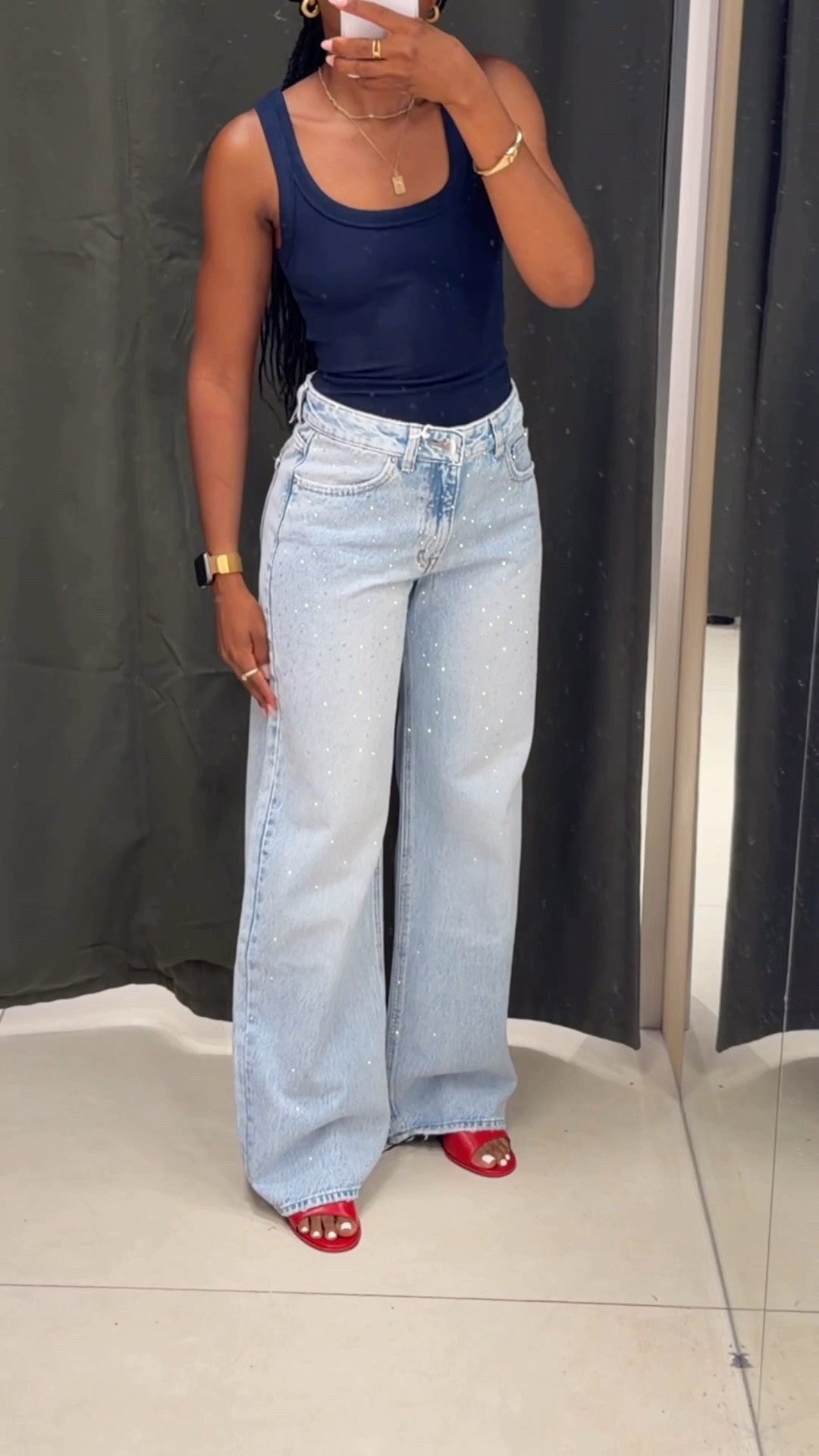 The jeans that do all the work. @Pull & Bear 

I’m 5’2 and wearing a EUR 34 in these Pull&Bear Baggy  wide leg jeans. They pair perfectly with basics and sneakers or heels. 

#pullandbearcommunity  #widelegjeans #petitefashion #everydaystyle

#LTKjeans #LTKpetite #LTKeurope