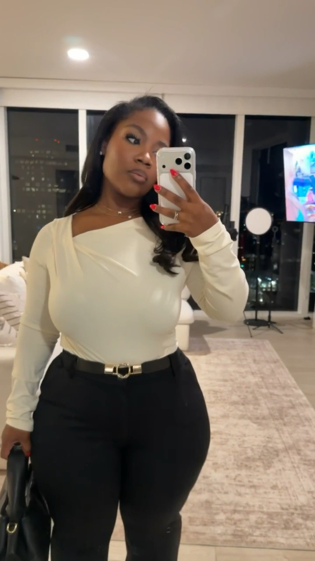 Cute night time look that’s super simple but also looks elevated with the detailing on the neckline, paired with cute accessories I found on Amazon 🤍

Top: Size L
Pants: 16 Regular 

Date night outfits, work outfit, amazon finds, amazon fashion, curvy girl outfits, work pants, work bag, clear heels, fall outfits women, workwear, amazon accessories, Emmy Petit