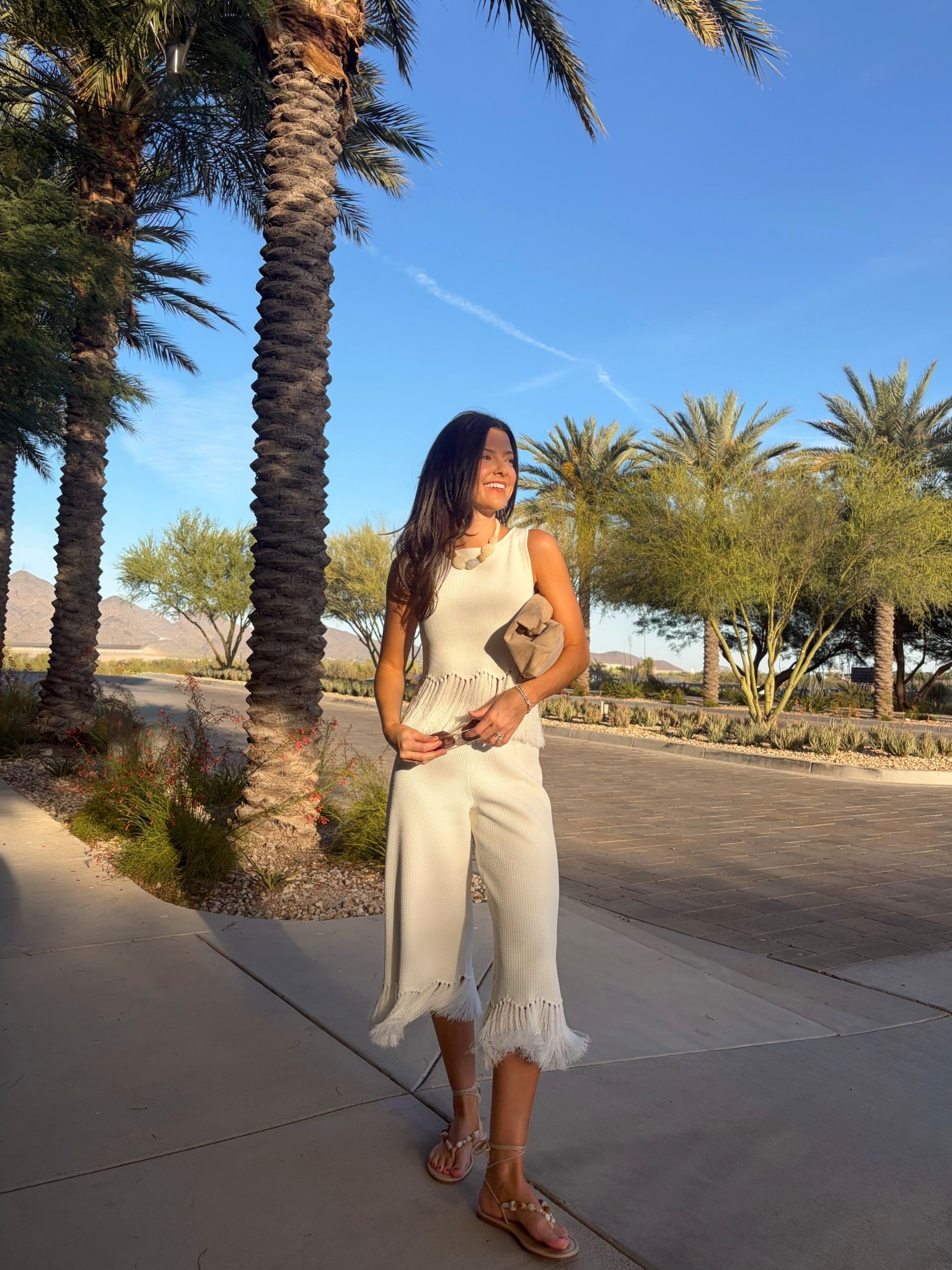 I’m 5’7” wearing an XS