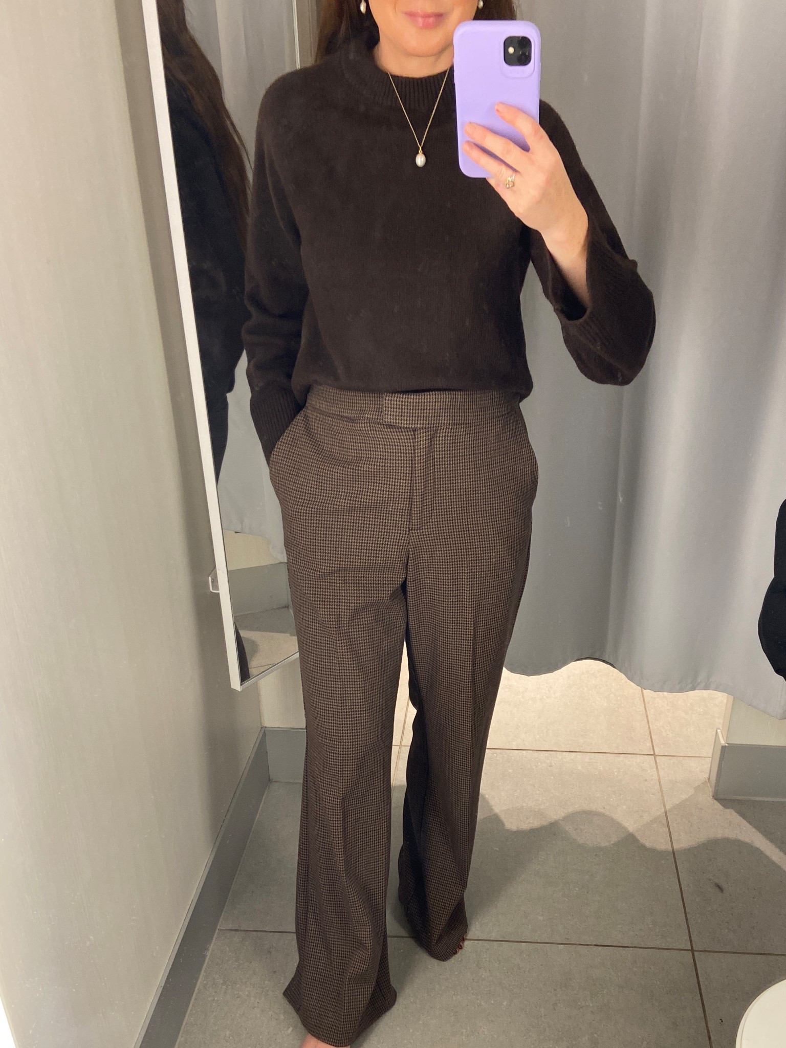 New in H&M Autumn Brown Outfit with the most stunning brown houndstooth flared trousers. This would make a wonderful work outfit or drinks with the girls with a pointy toe boot. H&M also have 15% off for 24 hours only if you’re a member 🤎🍂 brown sweater, check trousers, chocolate brown outfit, autumn outfits, expresso brown

#LTKWorkwear #LTKSeasonal #LTKSaleAlert
