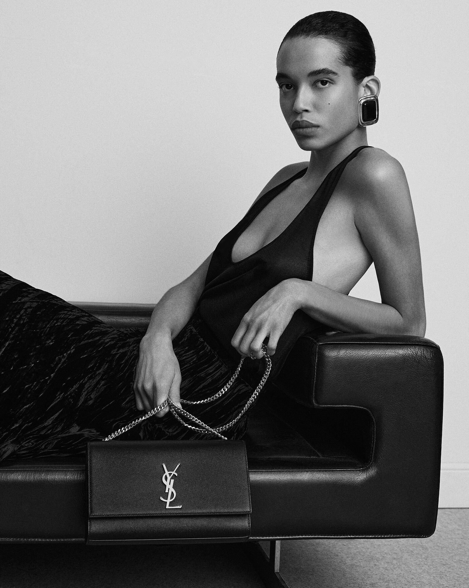 kate medium chain bag in grain de poudre embossed leather | Saint Laurent Inc. (Global)