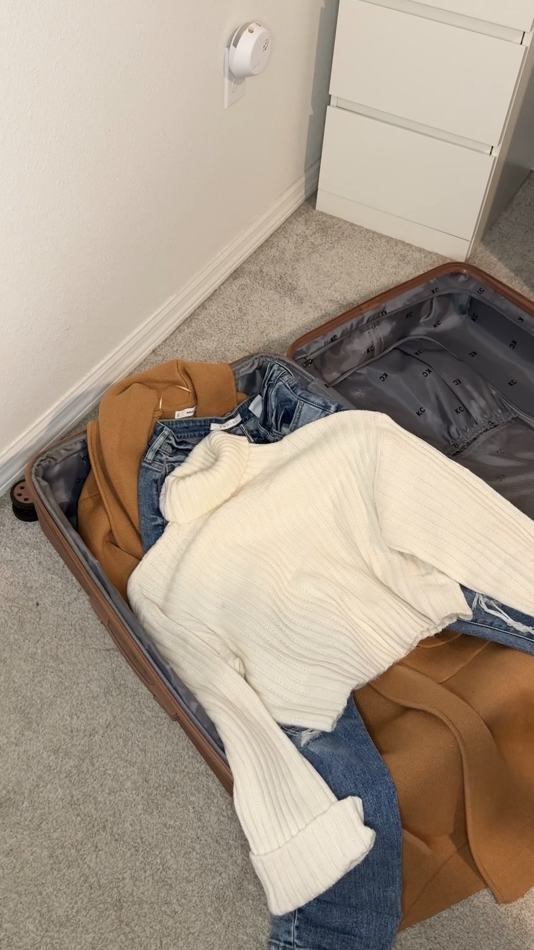 Pack with me for SATX ✈️🧳

#packwithme #suitcase #packing #travelwithme #winteroutfits 

#LTKTravel #LTKHoliday