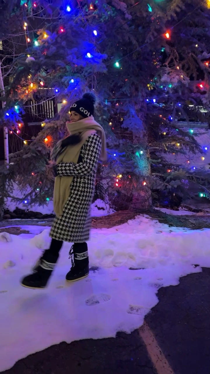 Winter wonderland outfit! Ann Taylor coat is 50% off and spanx velvet leggings are 20% off!

#LTKCyberweek #LTKHoliday #LTKsalealert