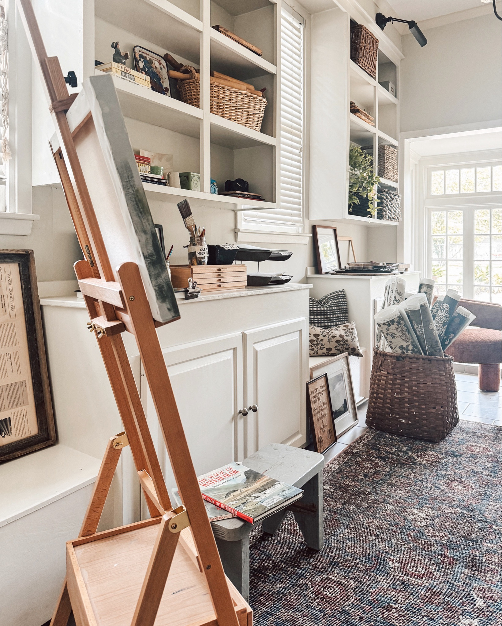 Home studio vibes! Washable rug came in handy when my 4 year old reached a little too far for some paint and tipped this entire easel over. 😜