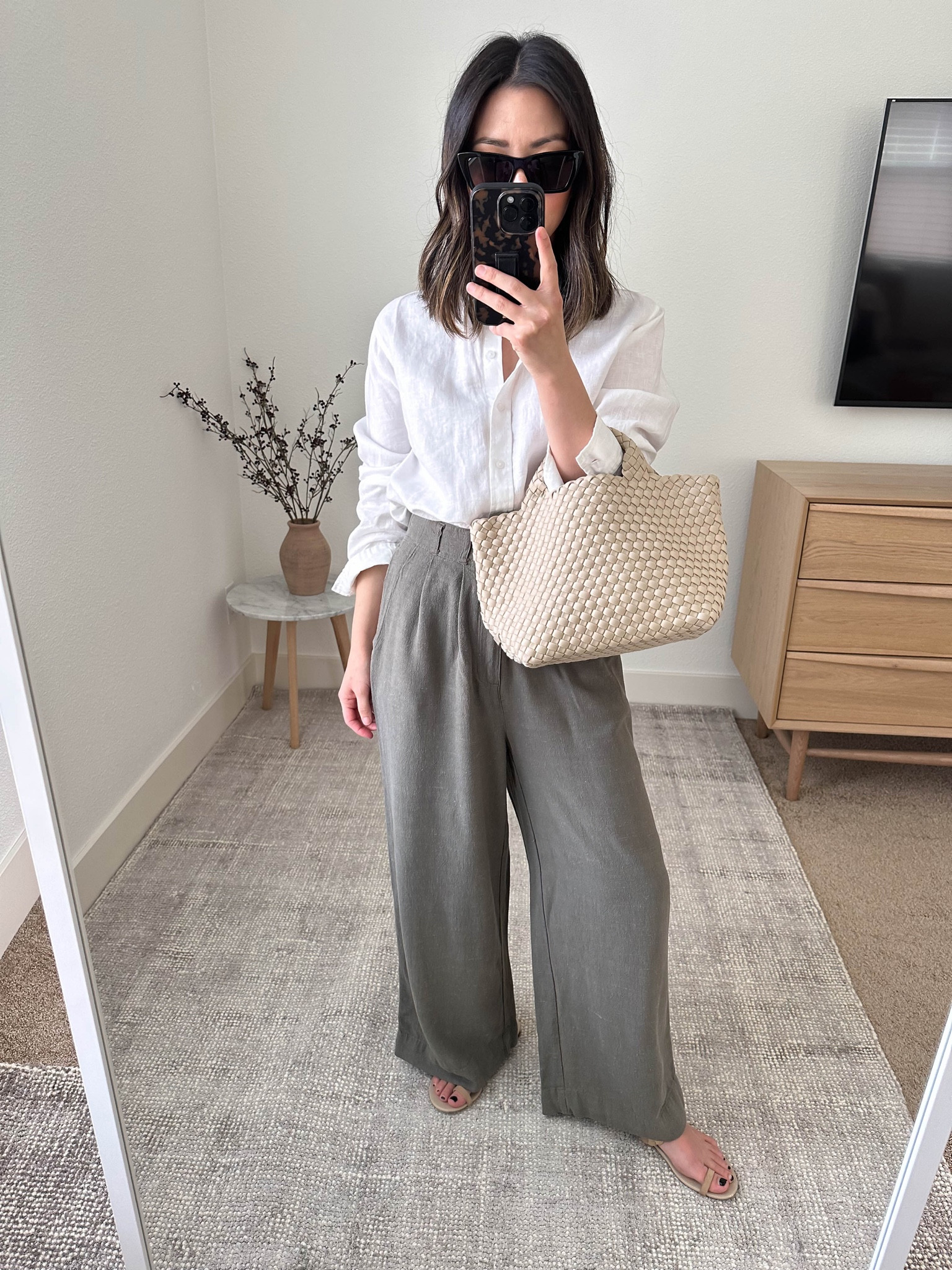Z Supply Farah Pants. Petite-friendly trousers for spring/summer. Absolutely love these pants. My holy grail pant of the season. 

Pants - Z Supply xs Moss grey
Sunglasses - Celine
Sandals - Jenni Kayne 36
Bag - Naghedi Mini
Shirt - Everlane 2


Petite Style, Neutral outfit, capsule wardrobe, minimal style, street style outfits, Affordable fashion, Spring fashion, Spring outfit,

#LTKshoecrush #LTKstyletip #LTKitbag