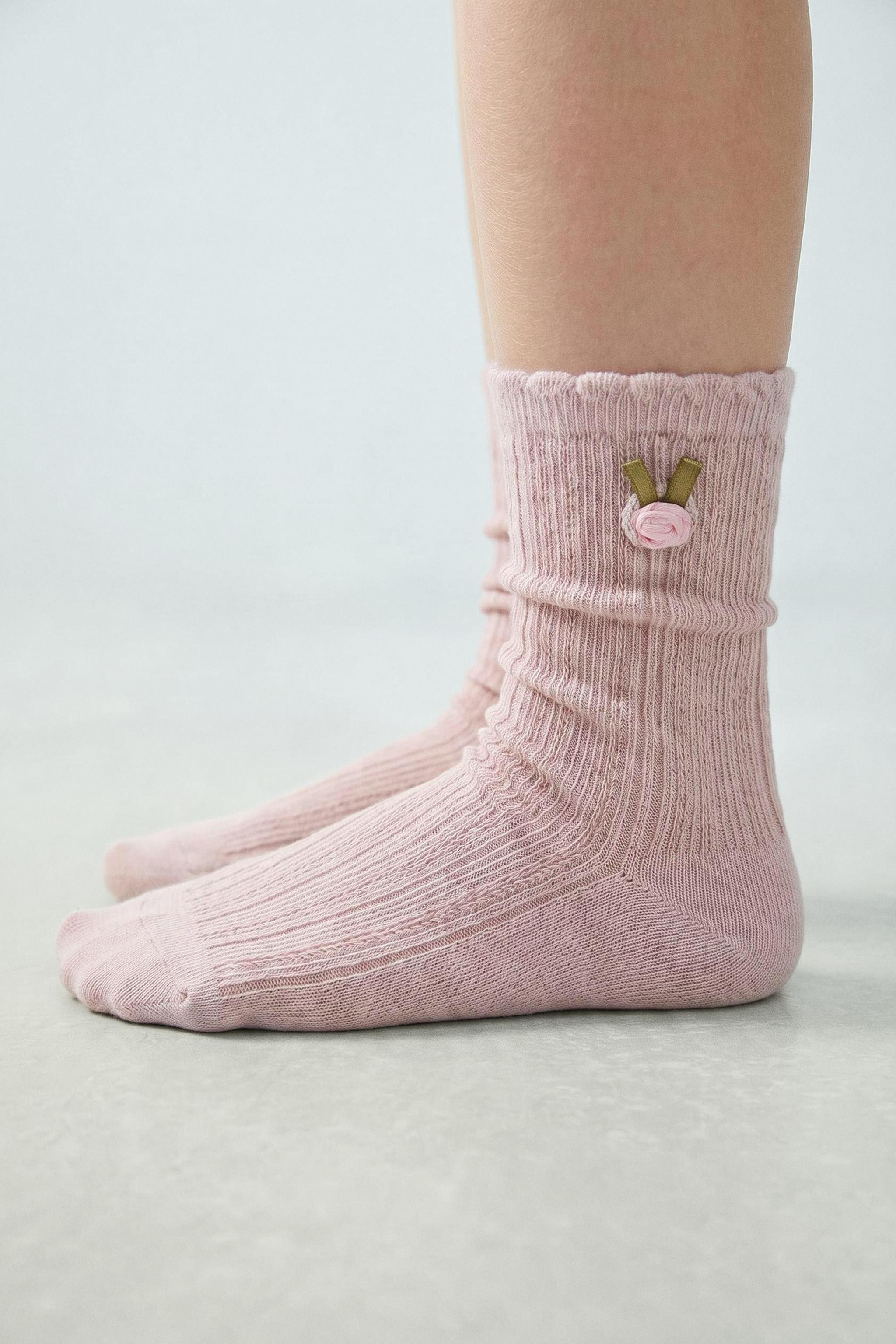 Pack of two pairs of mid-length socks with floral appliqu\u00e9. | Zara UK